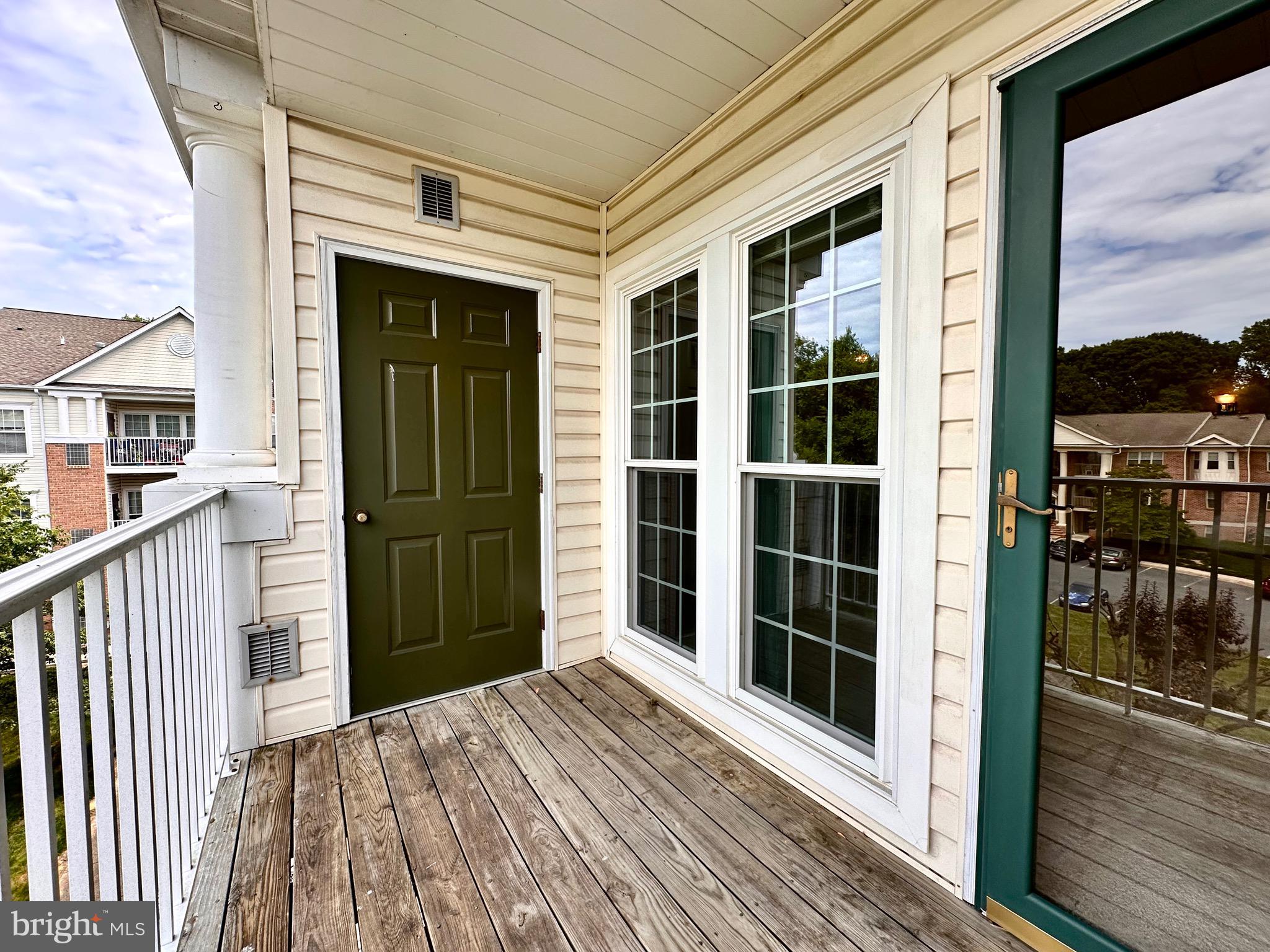 THE COURTYARDS AT POND - Residential