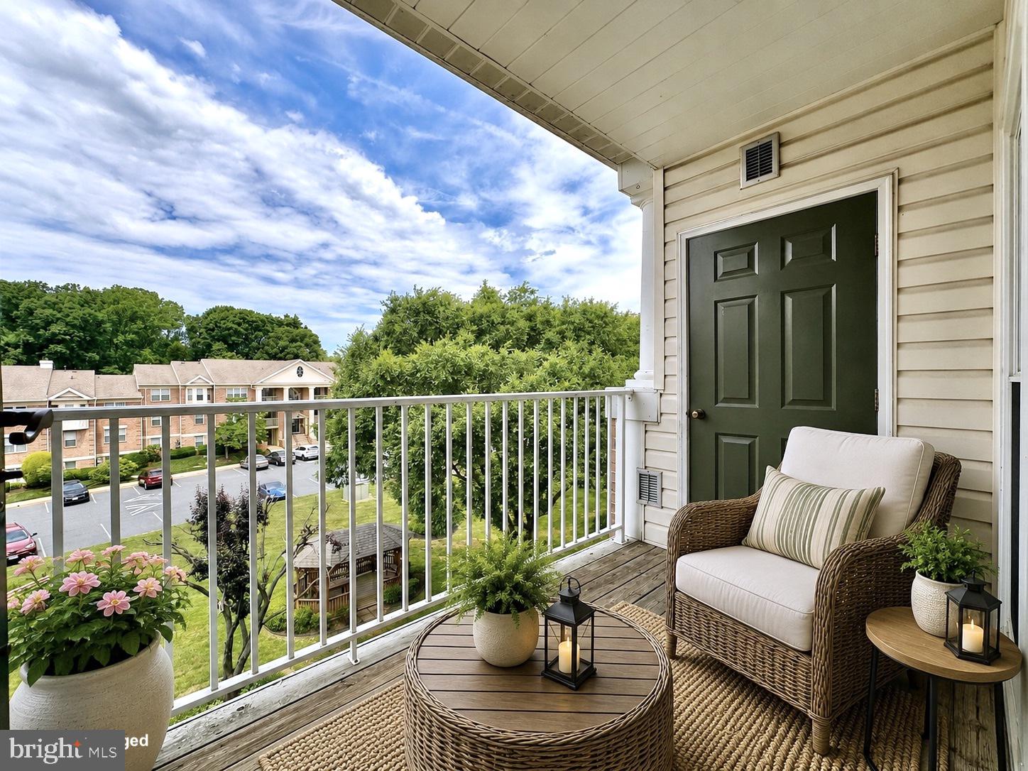 THE COURTYARDS AT POND - Residential