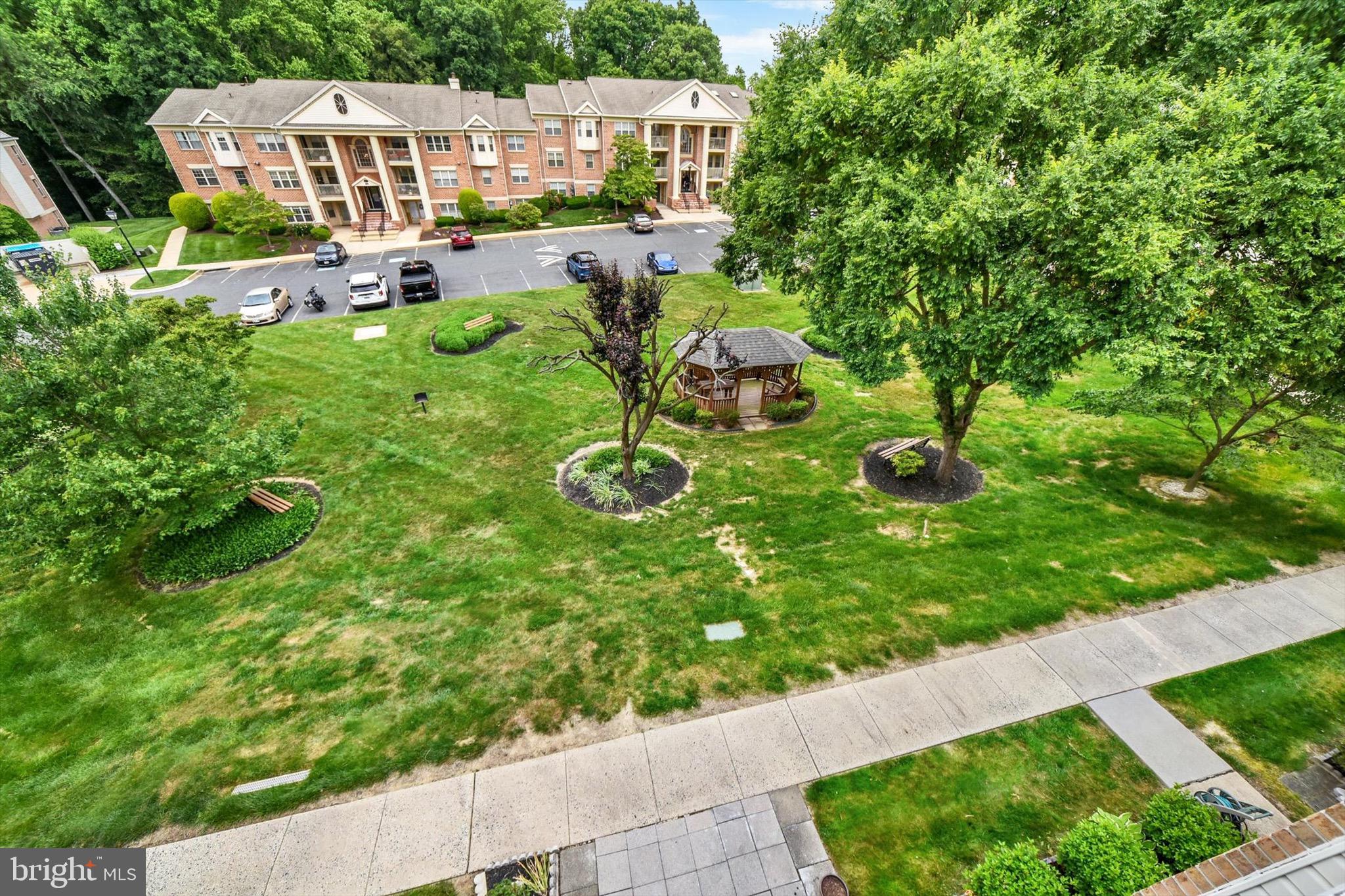 THE COURTYARDS AT POND - Residential