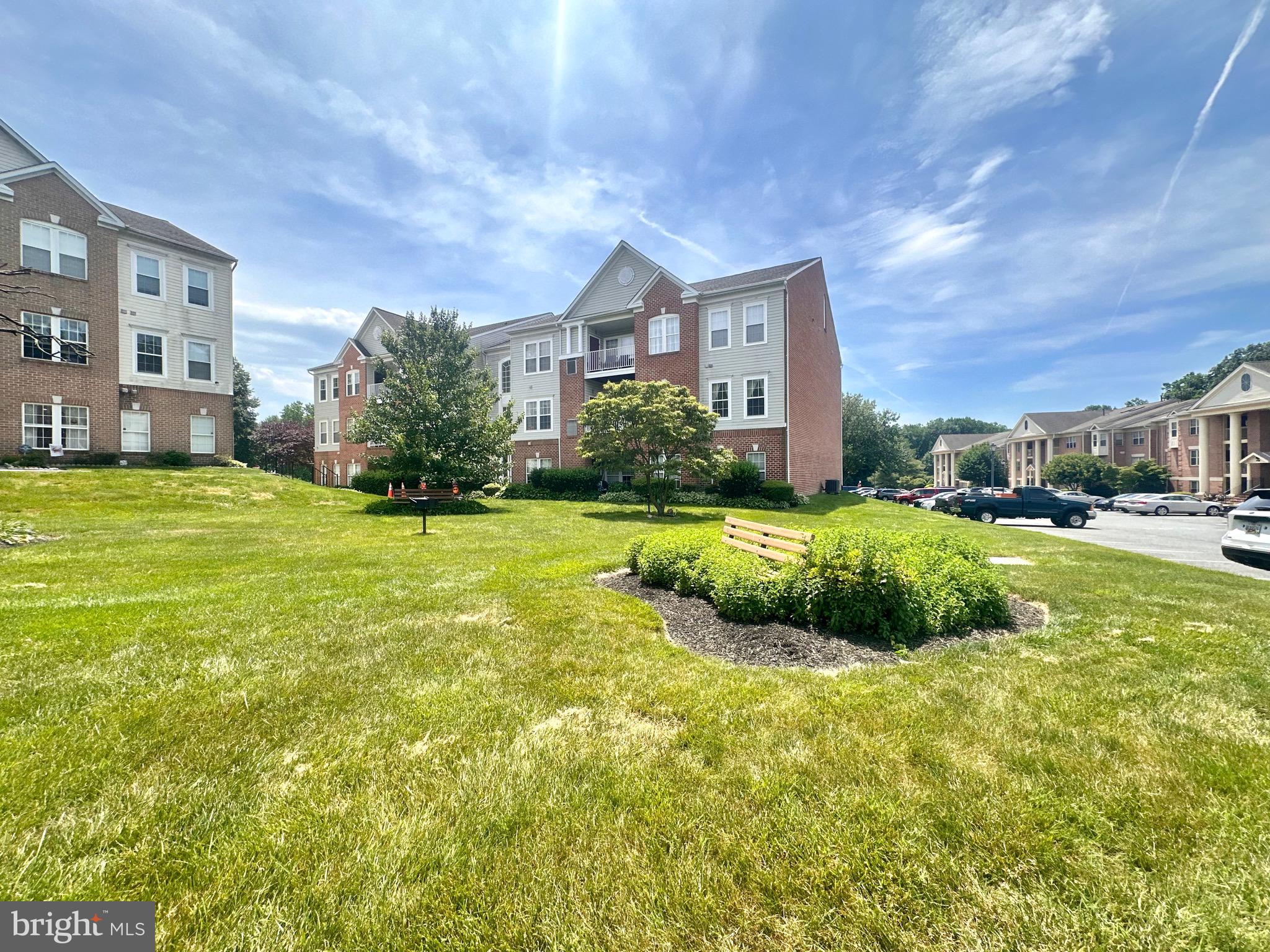 THE COURTYARDS AT POND - Residential