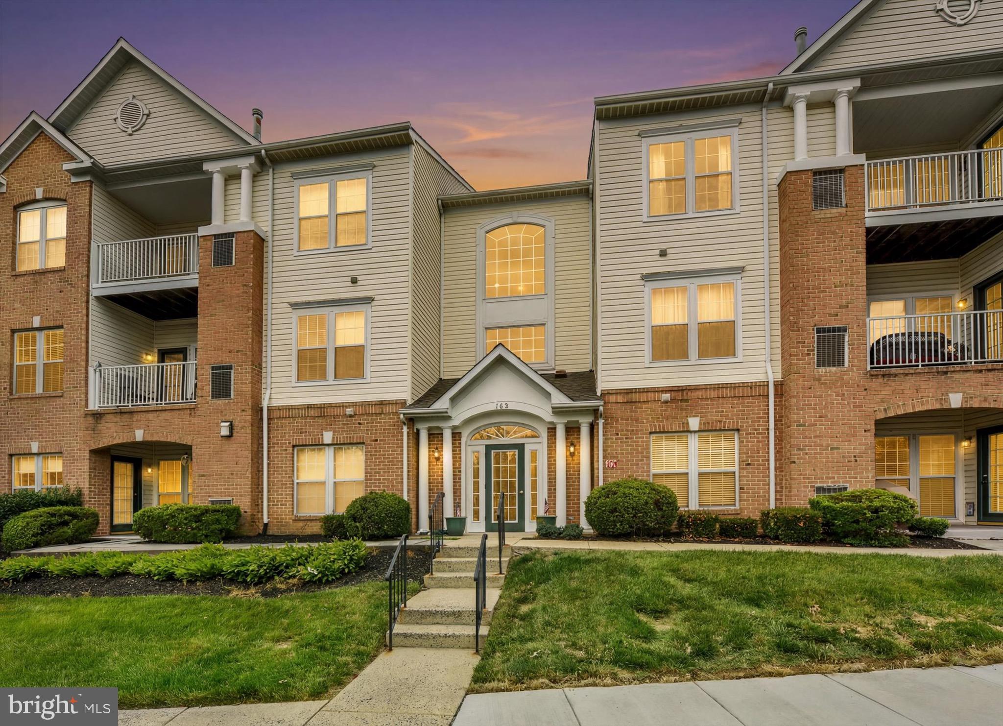 THE COURTYARDS AT POND - Residential