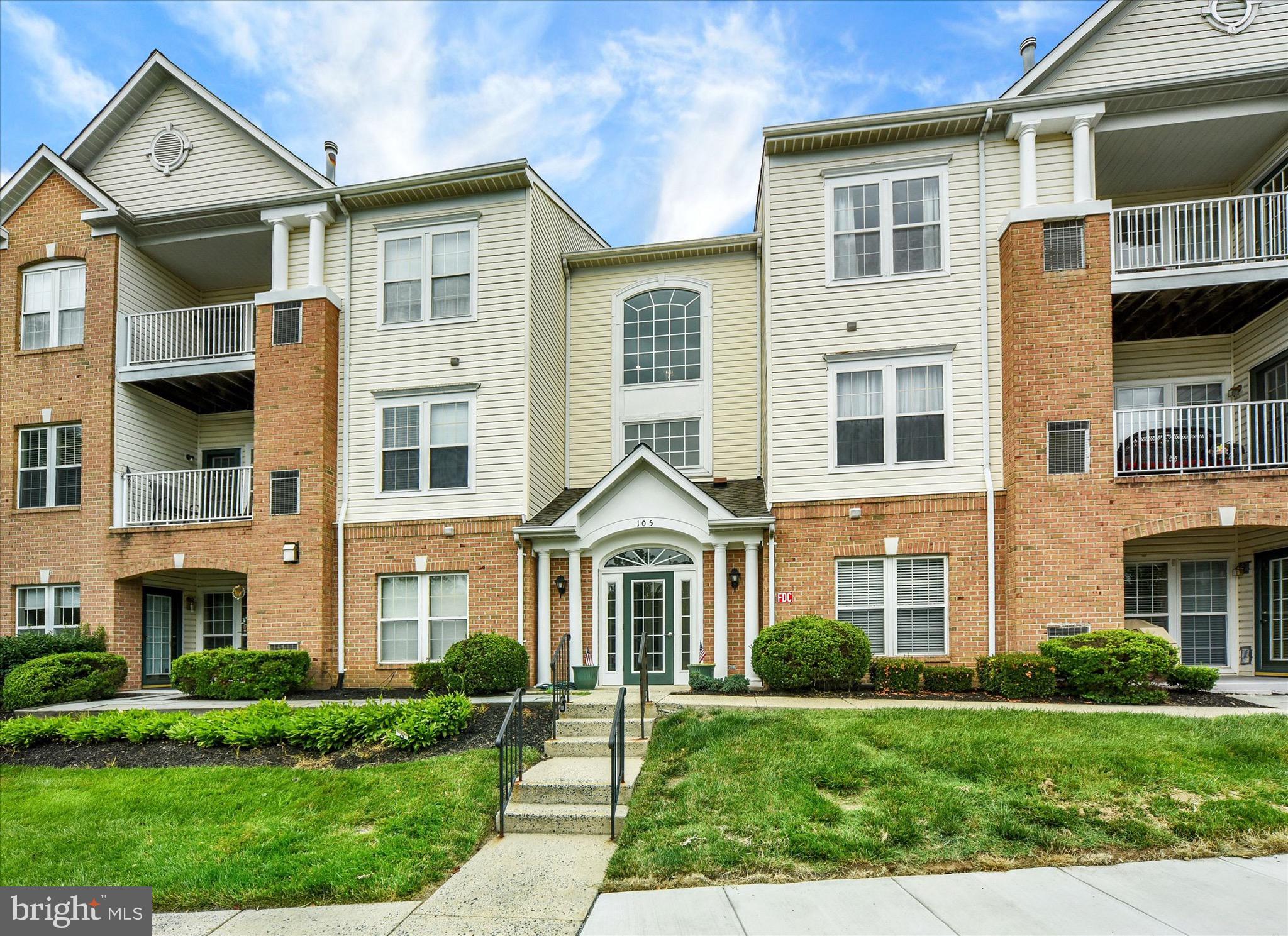 THE COURTYARDS AT POND - Residential
