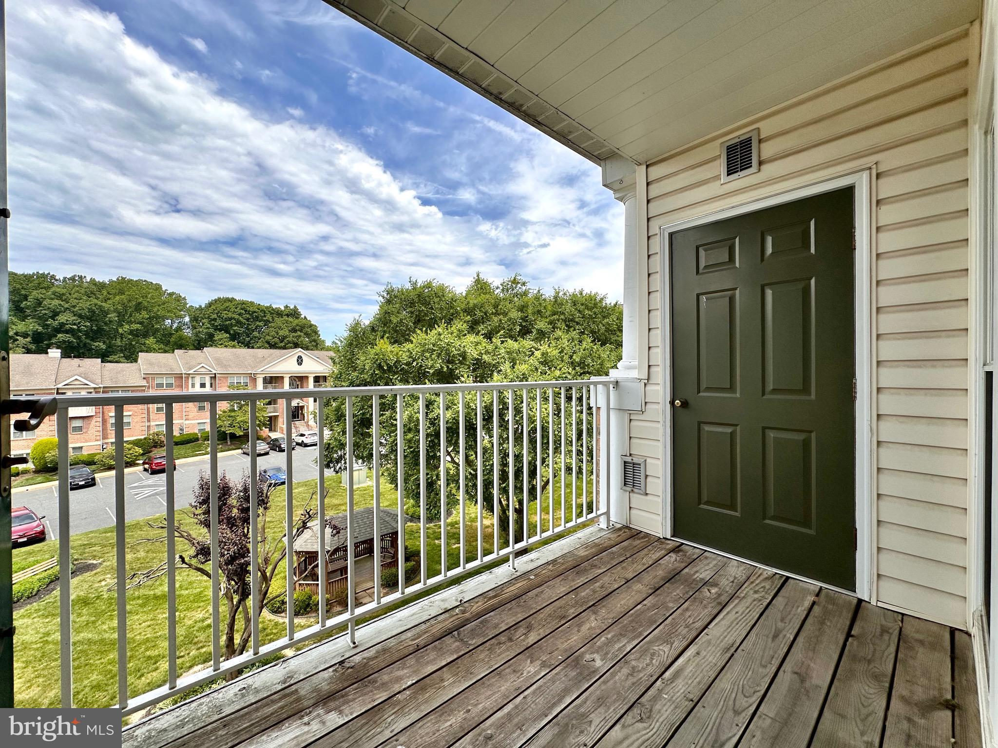 THE COURTYARDS AT POND - Residential