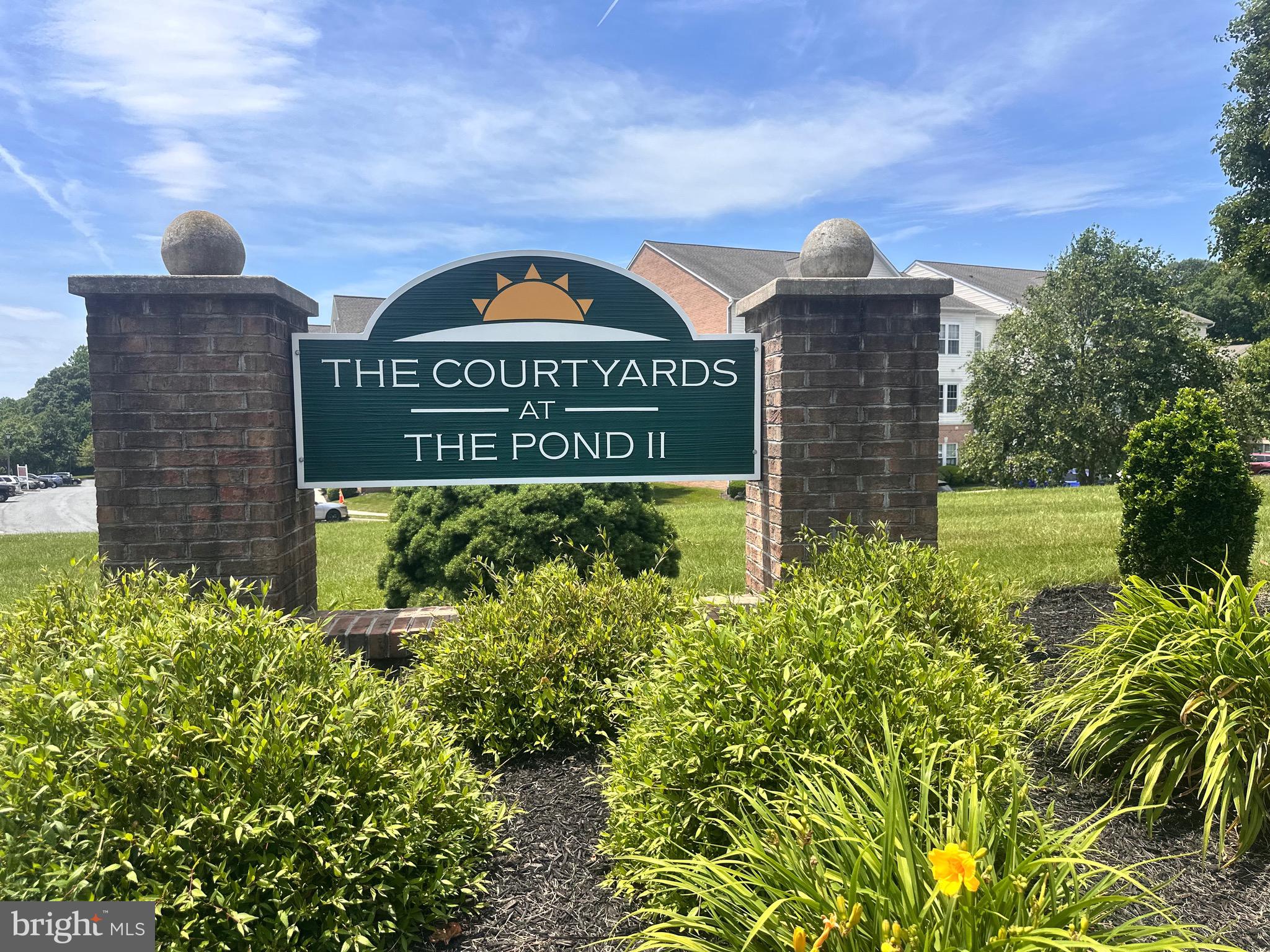 THE COURTYARDS AT POND - Residential