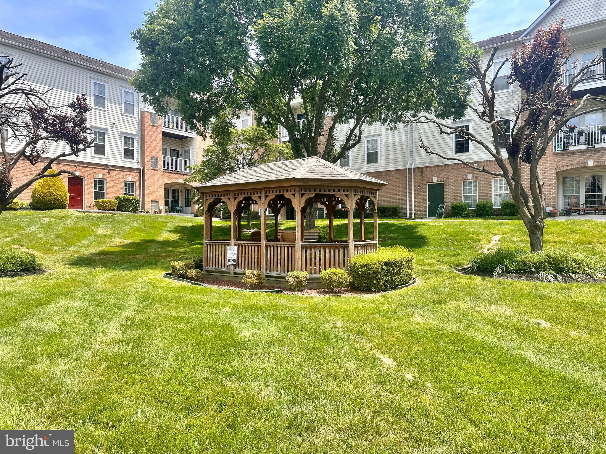 THE COURTYARDS AT POND - Residential
