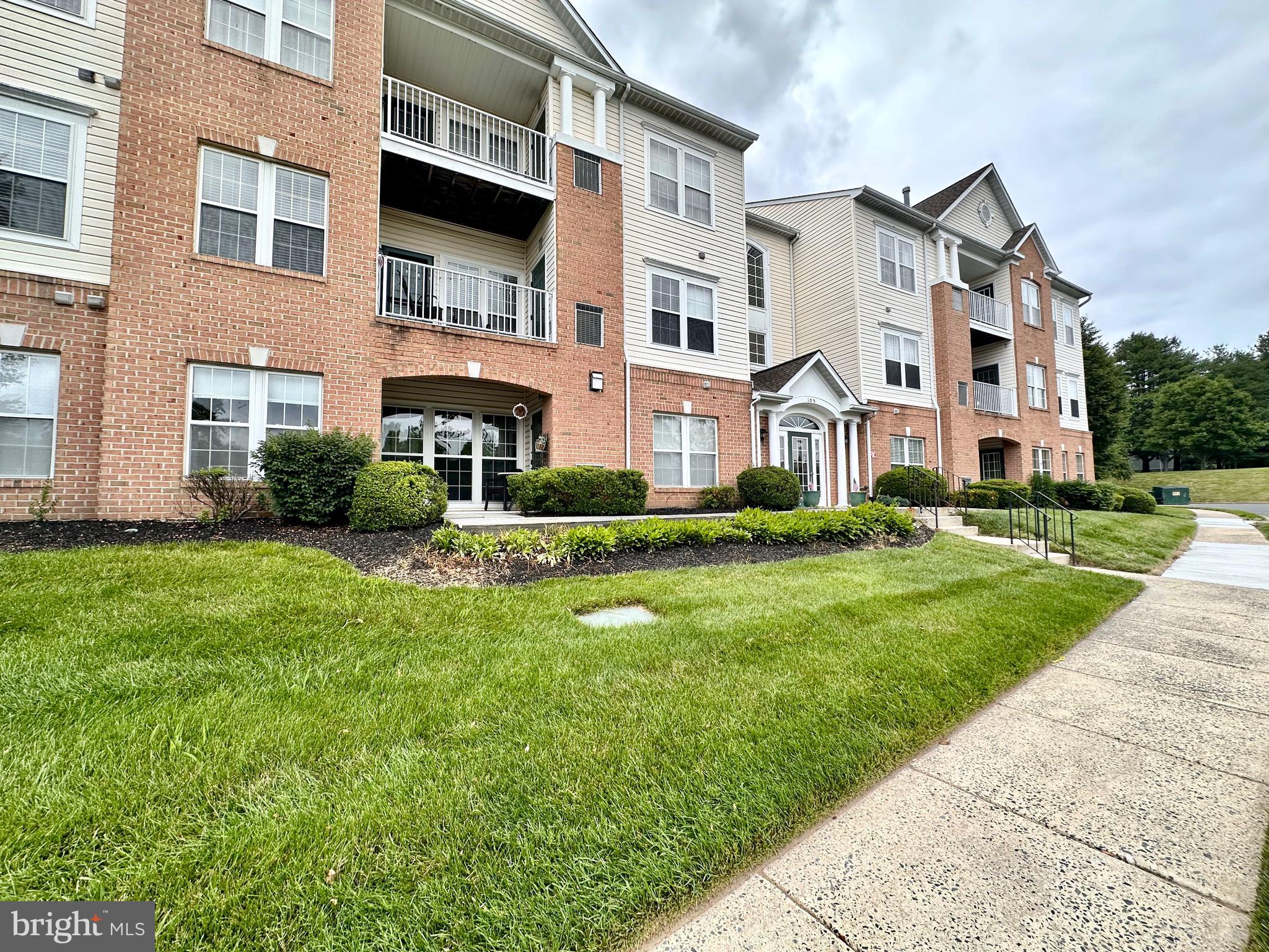THE COURTYARDS AT POND - Residential