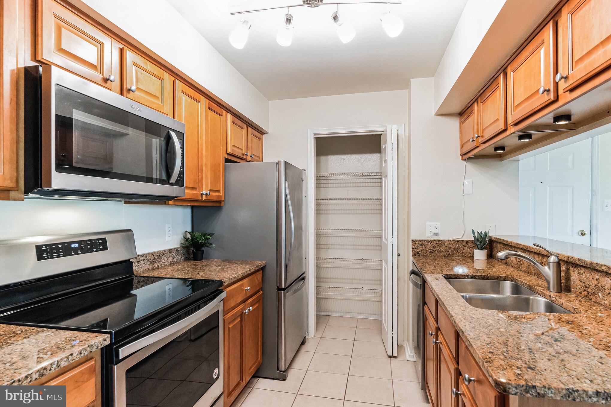POINTE AT PARK CENTER - Residential