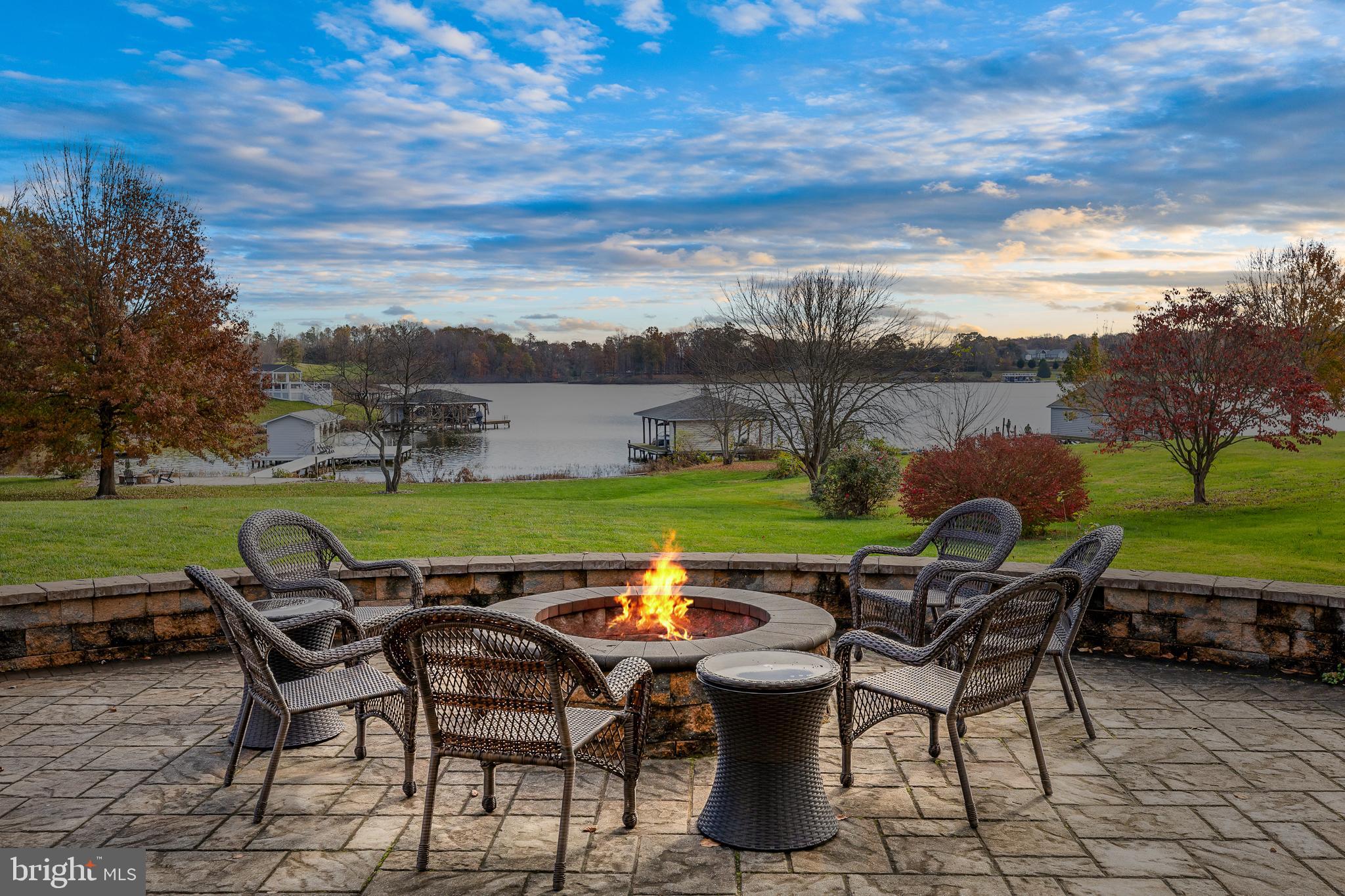TWIN OAKS - Residential
