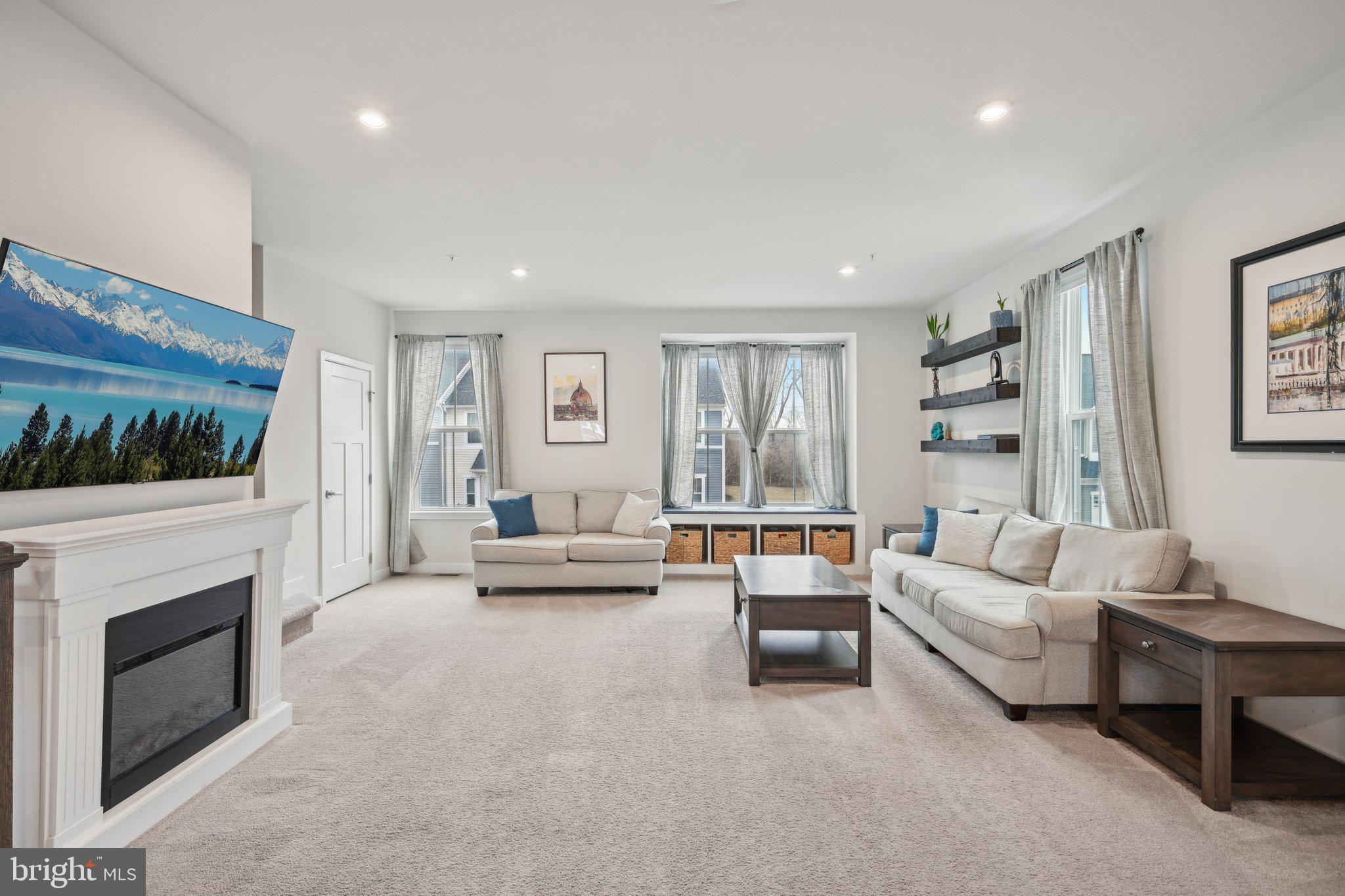 DOWNINGTOWN WALK - Residential