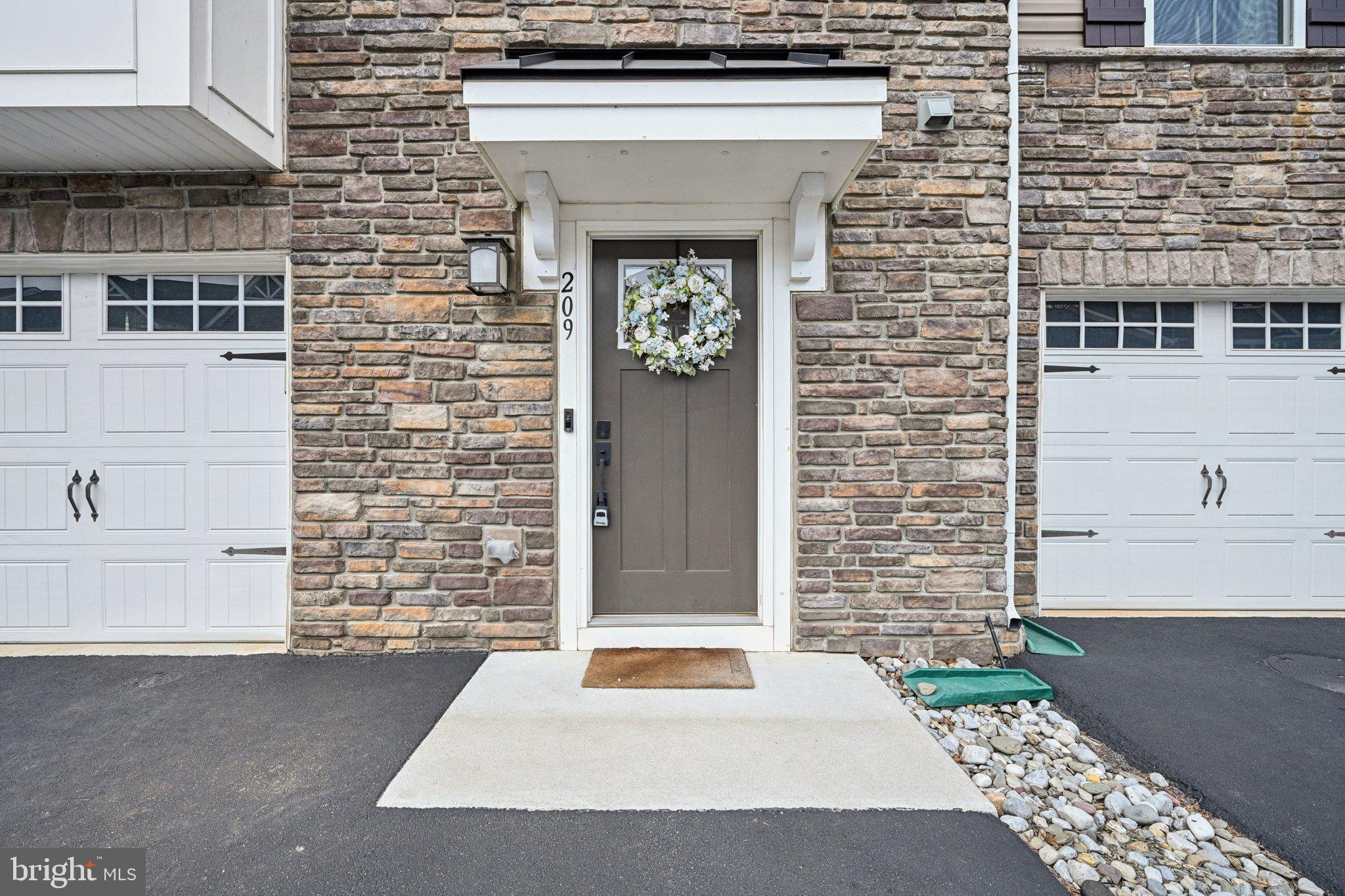 DOWNINGTOWN WALK - Residential