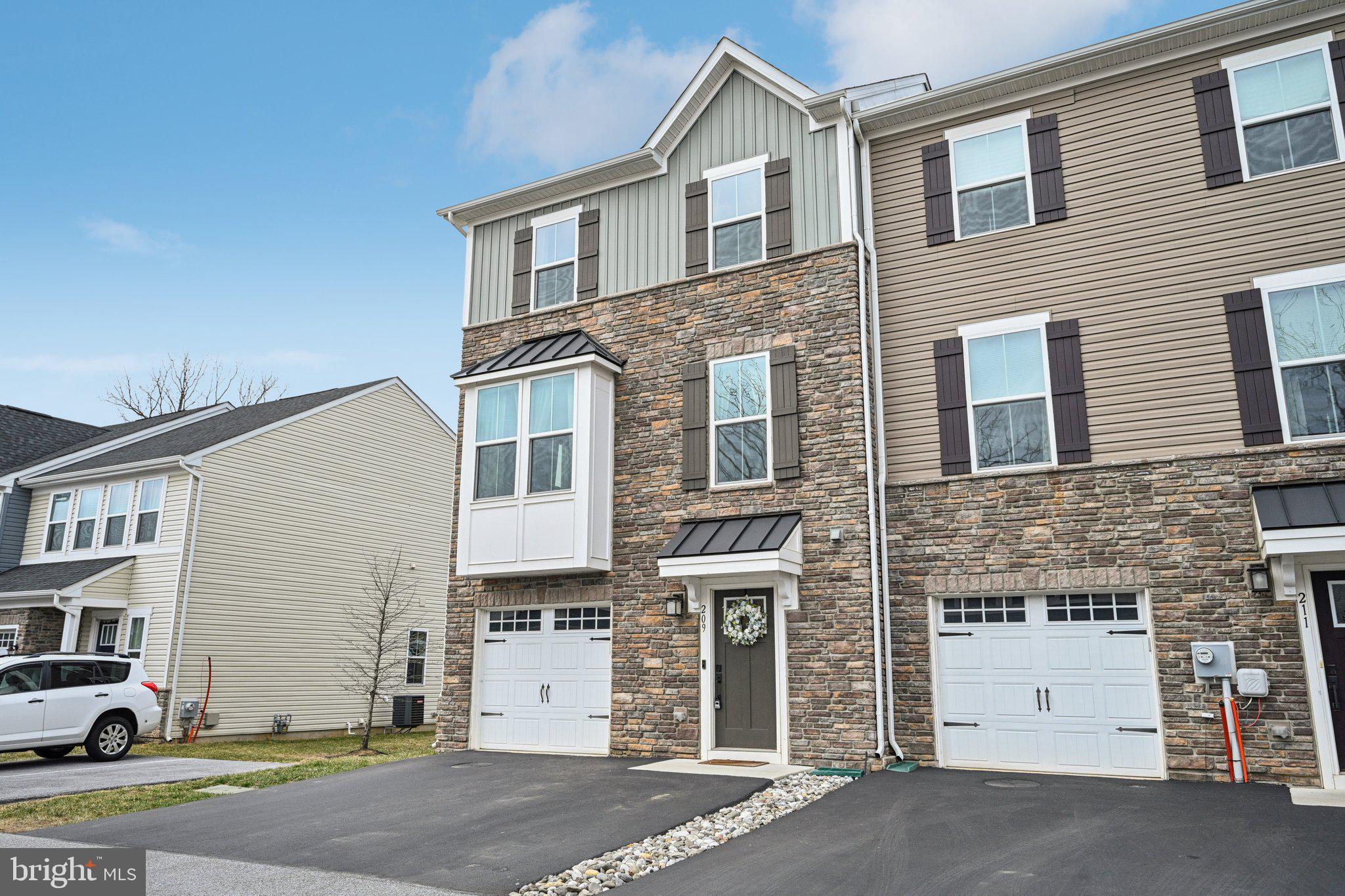 DOWNINGTOWN WALK - Residential