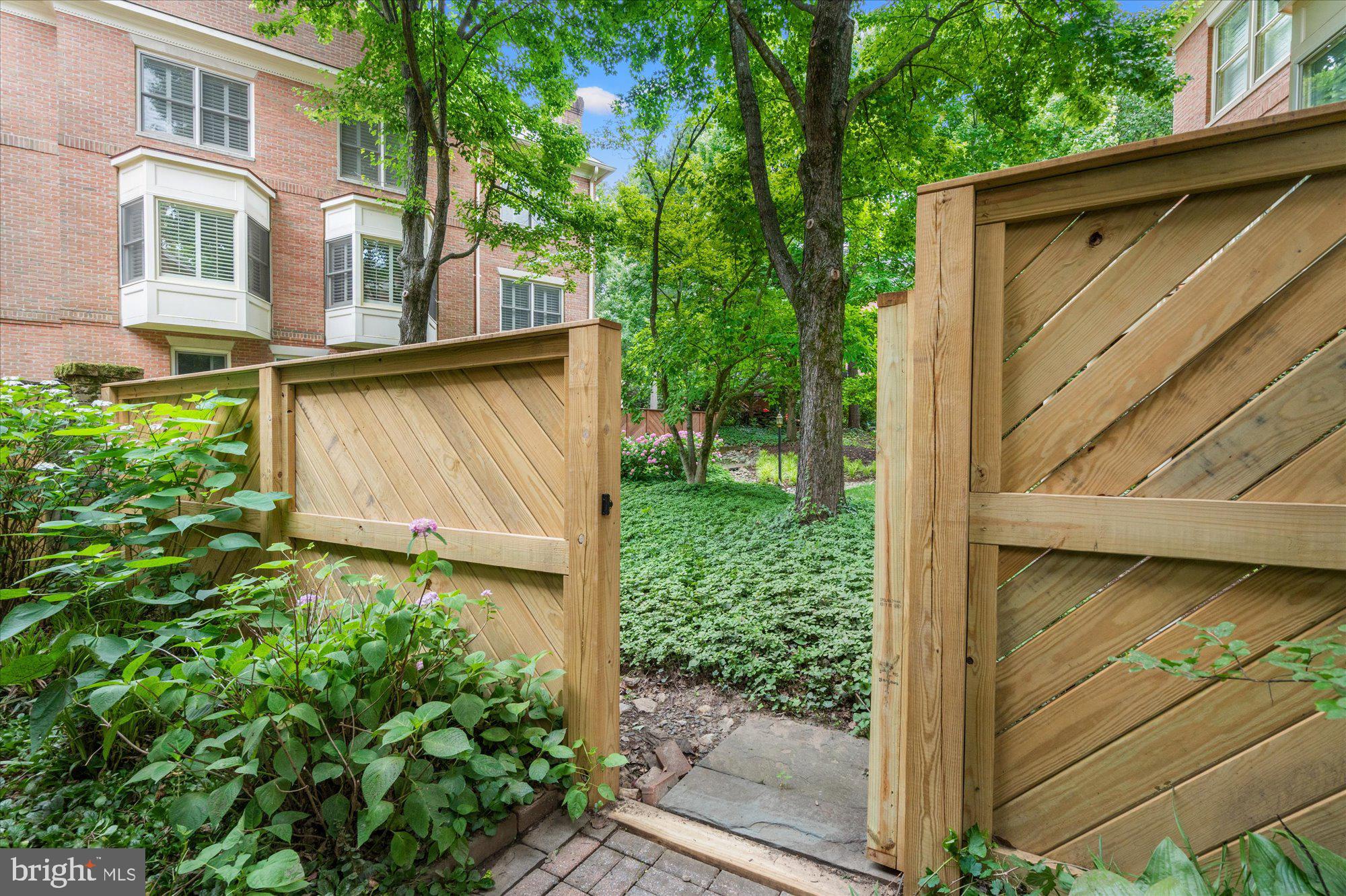 GRESHAM PLACE - Residential
