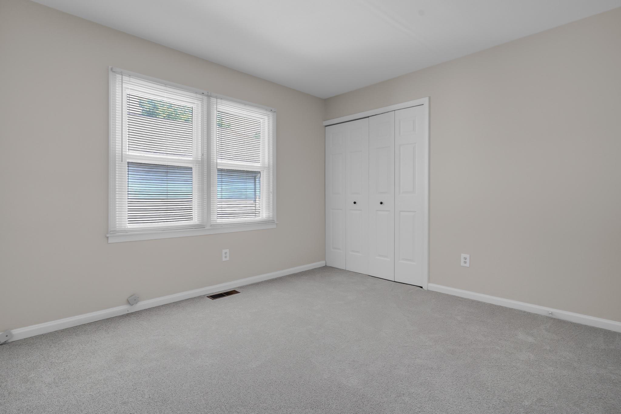 LONGWOOD KNOLLS - Residential