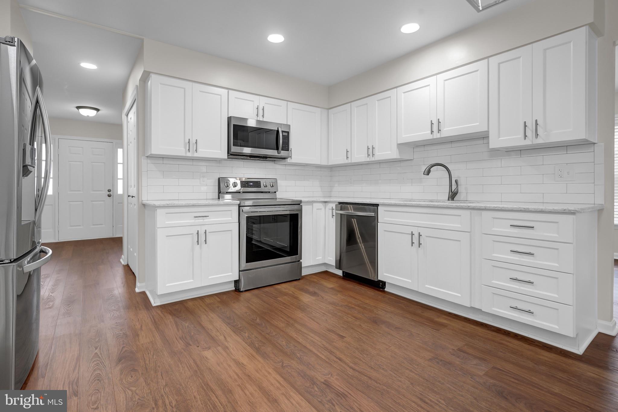 LONGWOOD KNOLLS - Residential