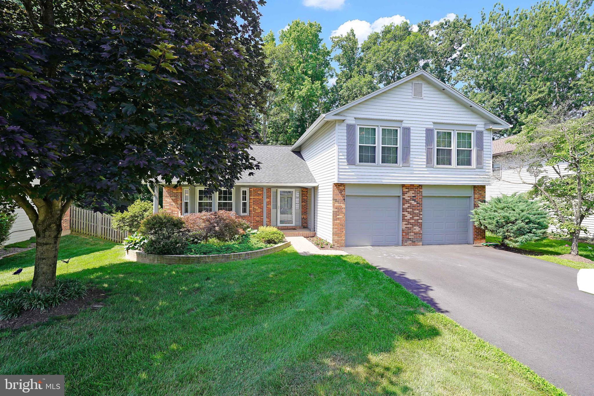 LONGWOOD KNOLLS - Residential