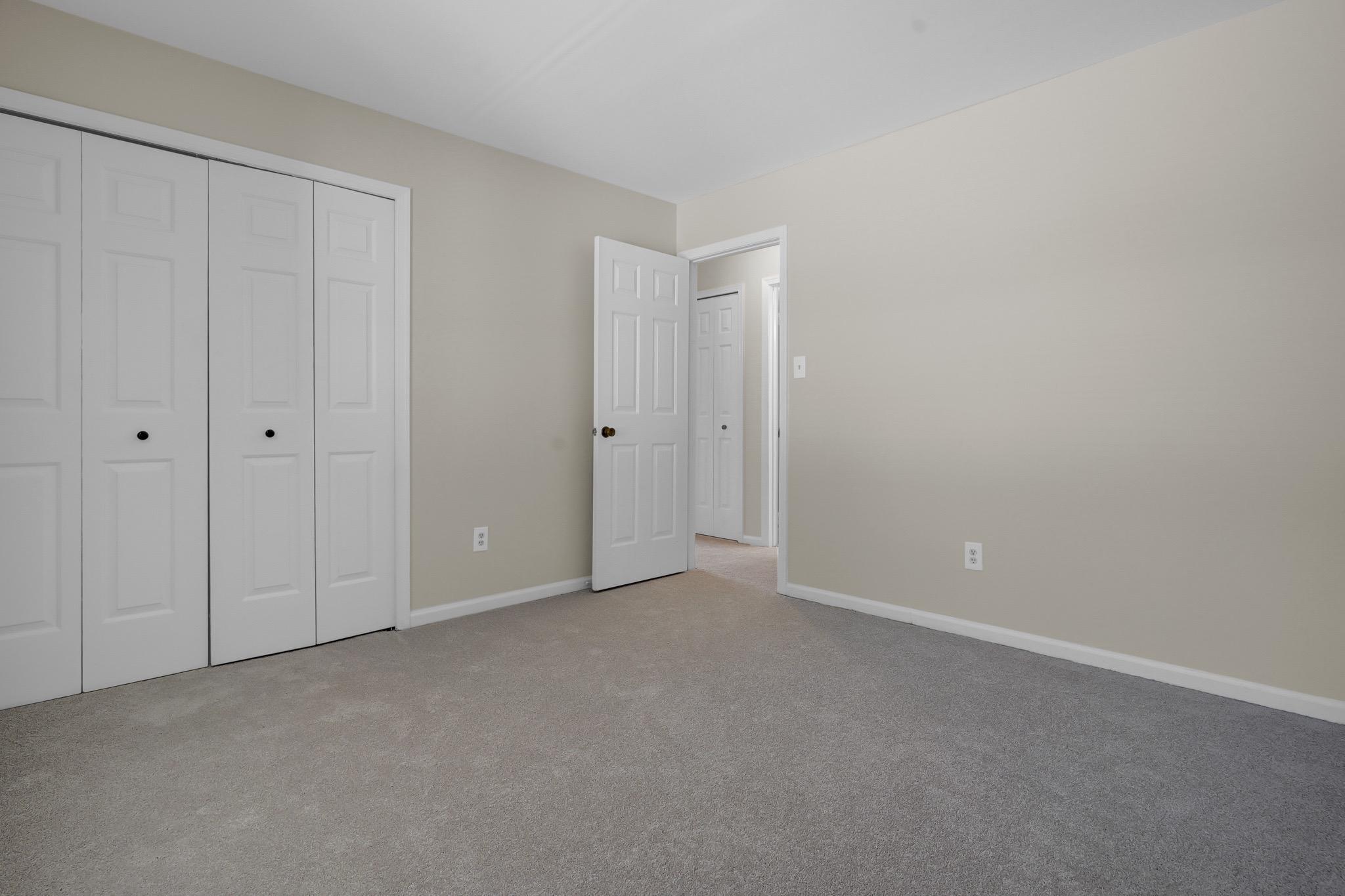 LONGWOOD KNOLLS - Residential