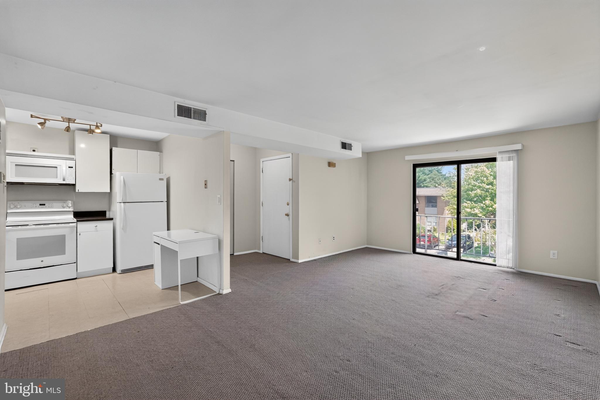 DANBURY VILLAGE - Residential