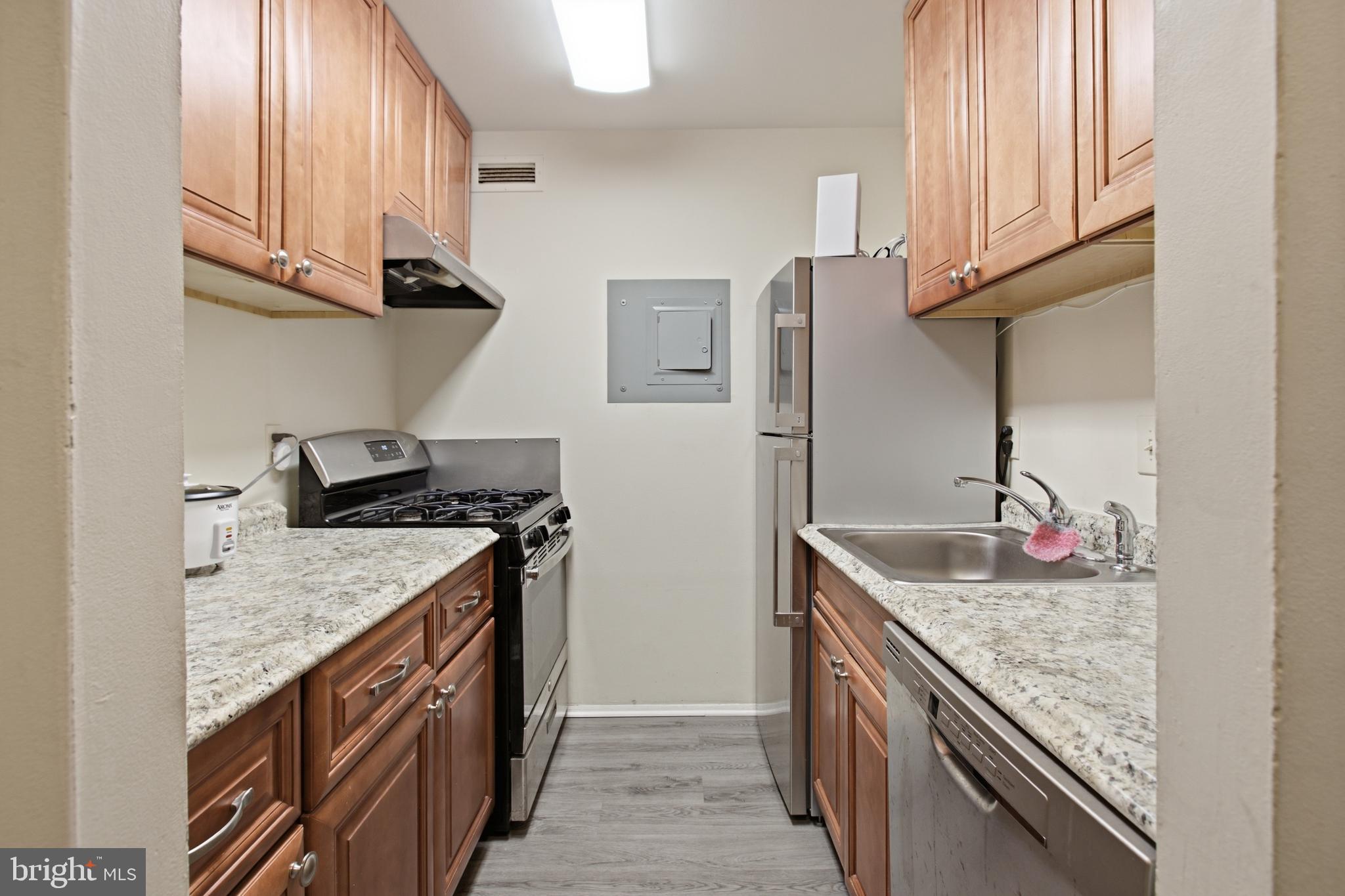 TOWERS IN WESTCHESTER PARK - Residential