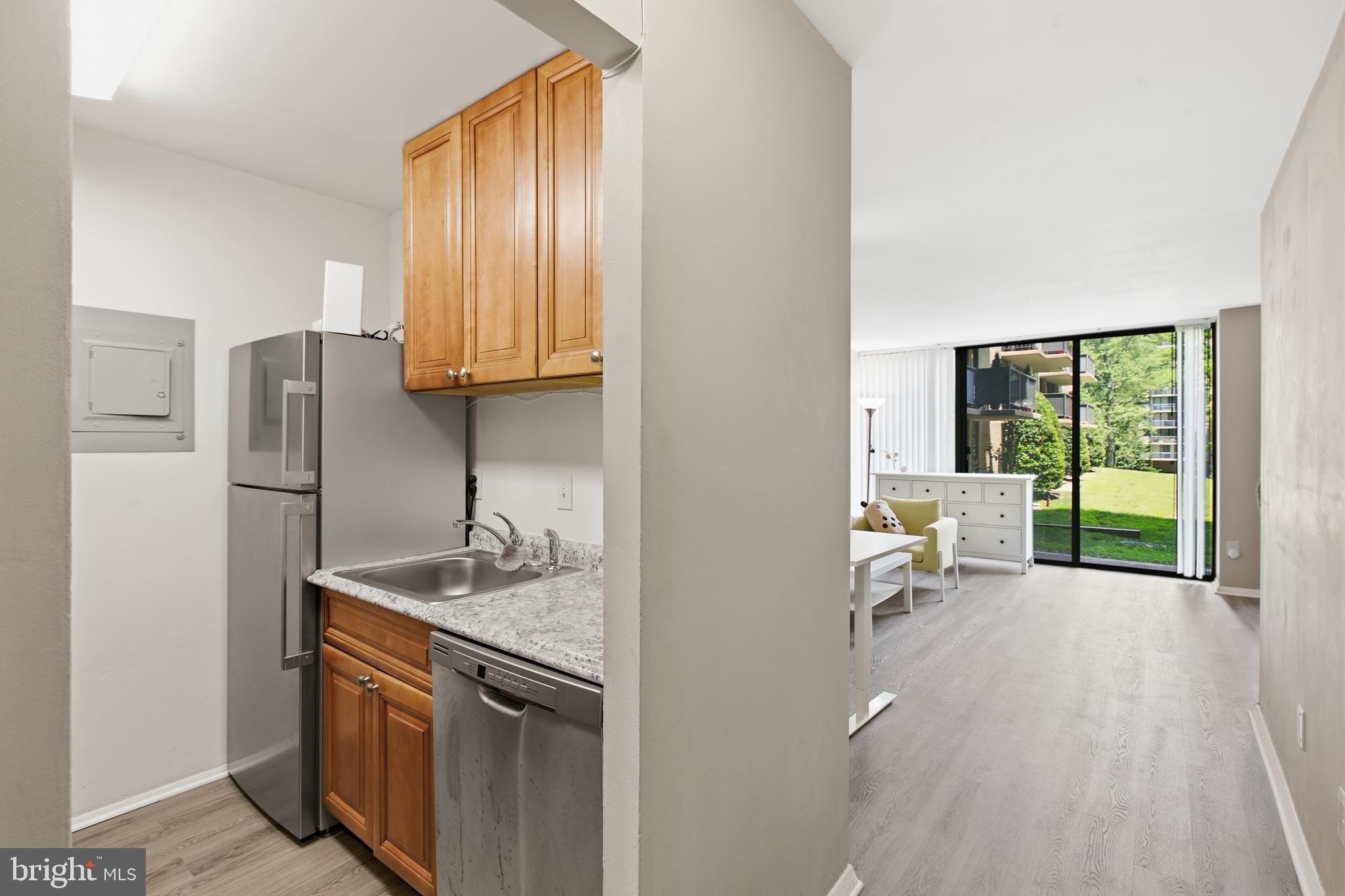 TOWERS IN WESTCHESTER PARK - Residential