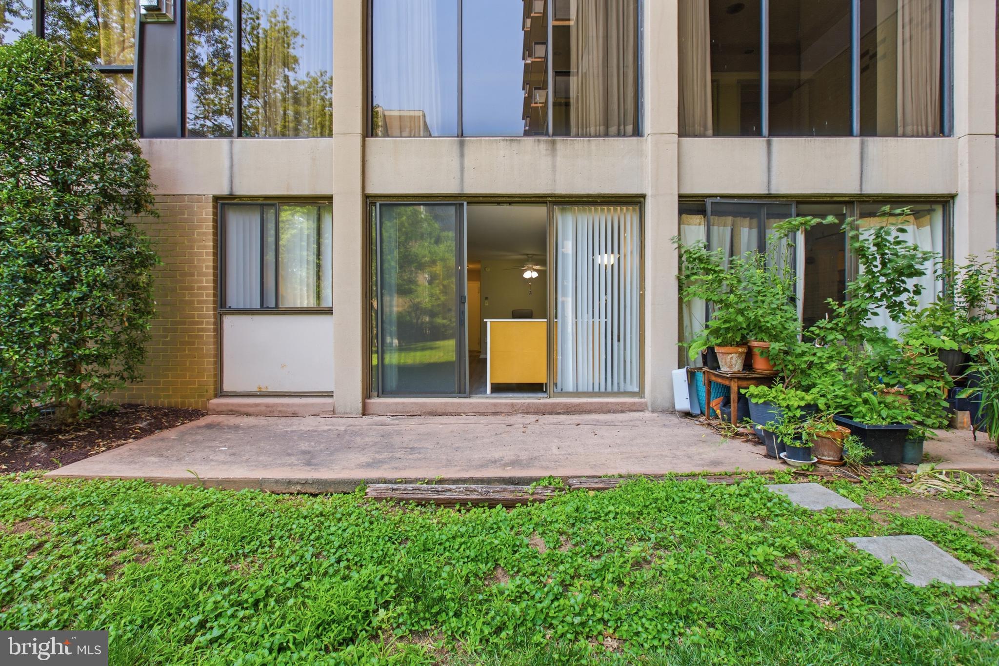 TOWERS IN WESTCHESTER PARK - Residential