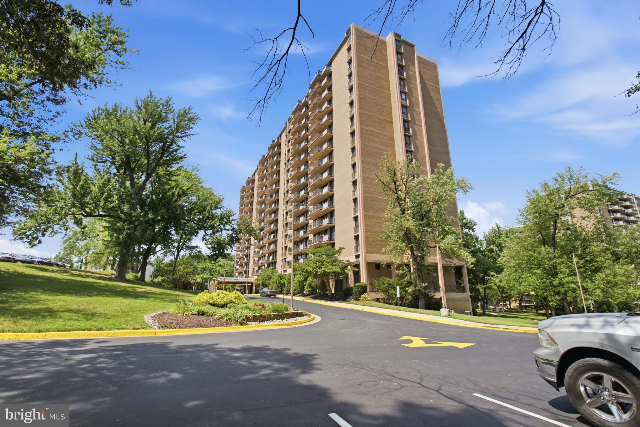 TOWERS IN WESTCHESTER PARK - Residential