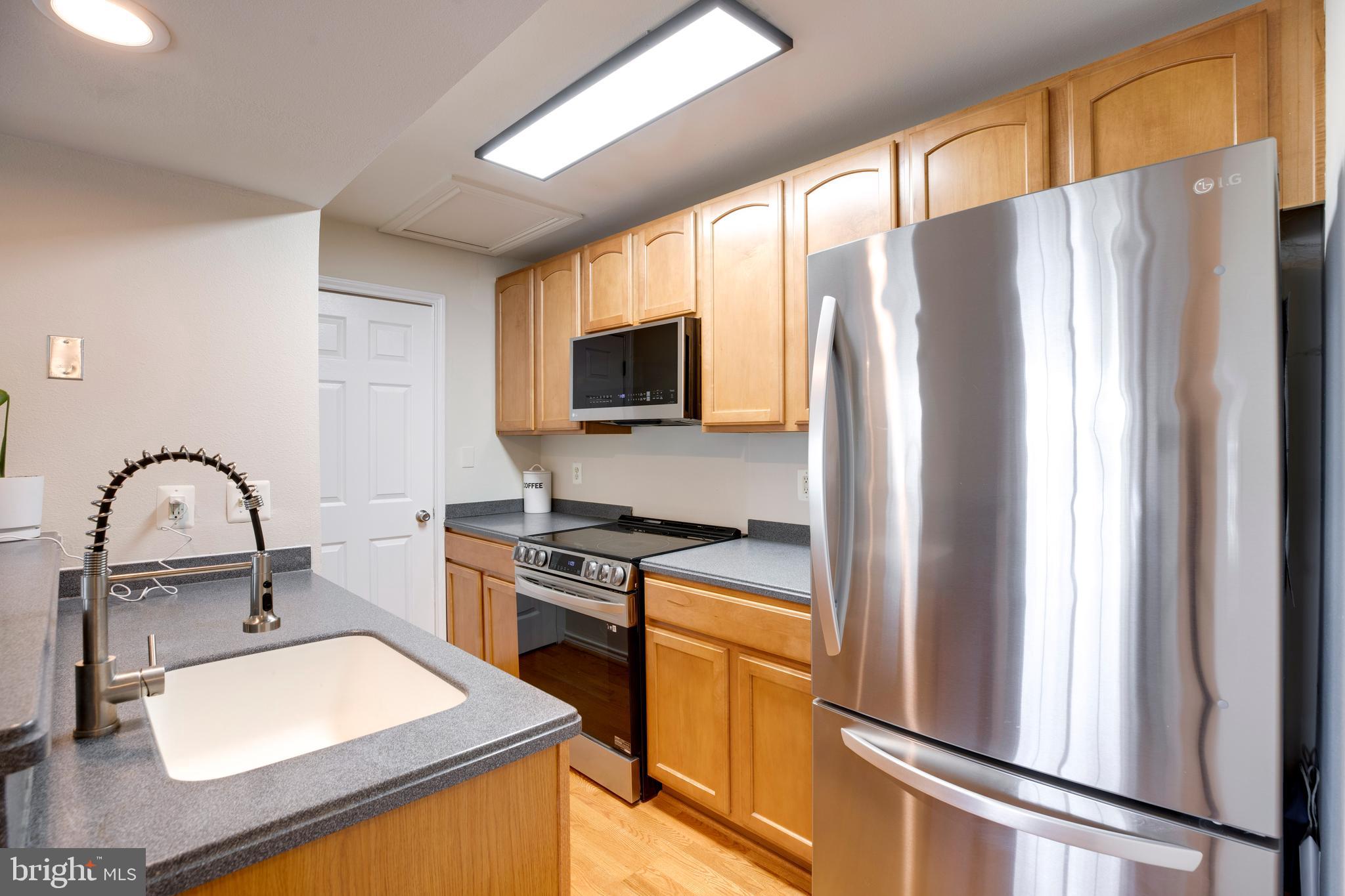 PENDERBROOK SQUARE CONDOMINIUMS - Residential