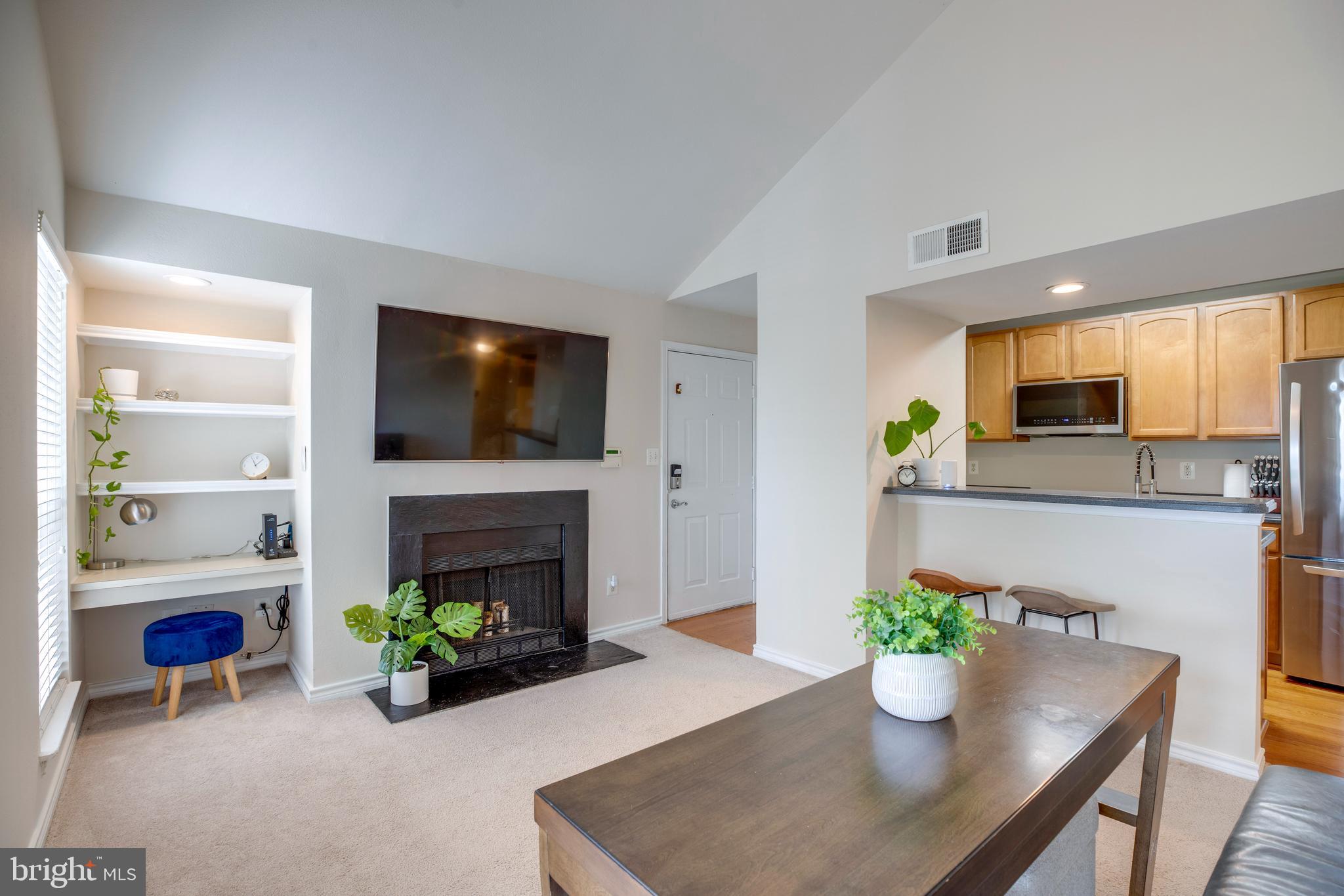 PENDERBROOK SQUARE CONDOMINIUMS - Residential