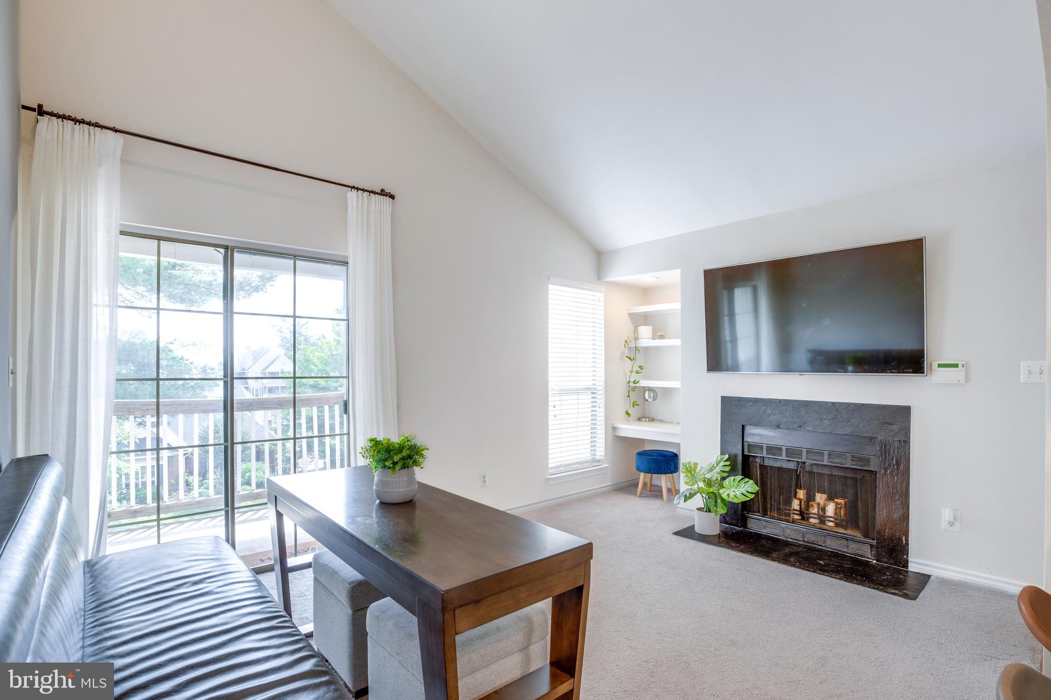 PENDERBROOK SQUARE CONDOMINIUMS - Residential
