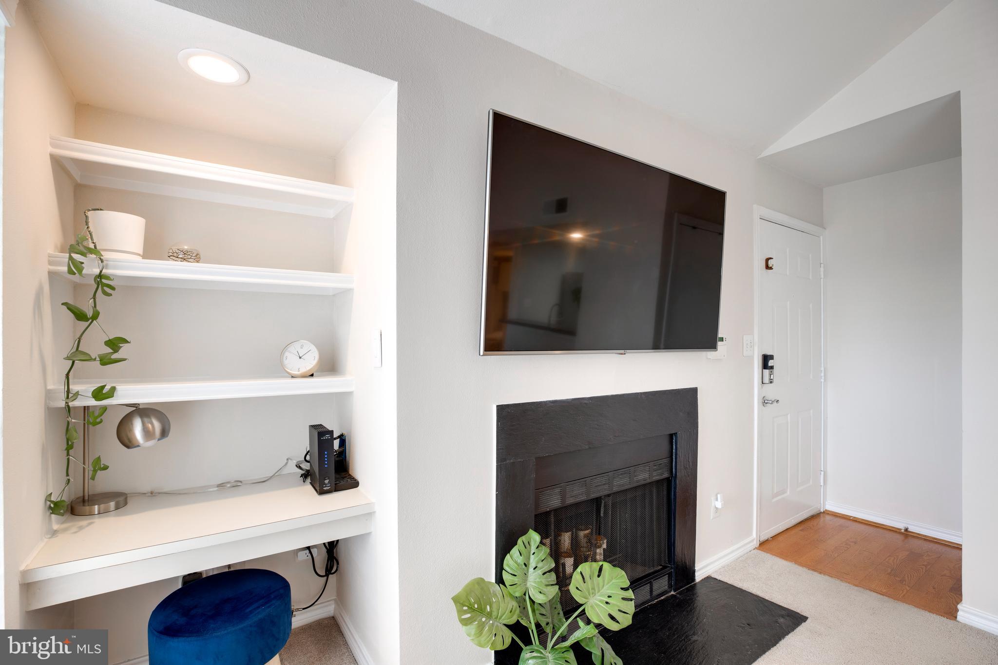 PENDERBROOK SQUARE CONDOMINIUMS - Residential