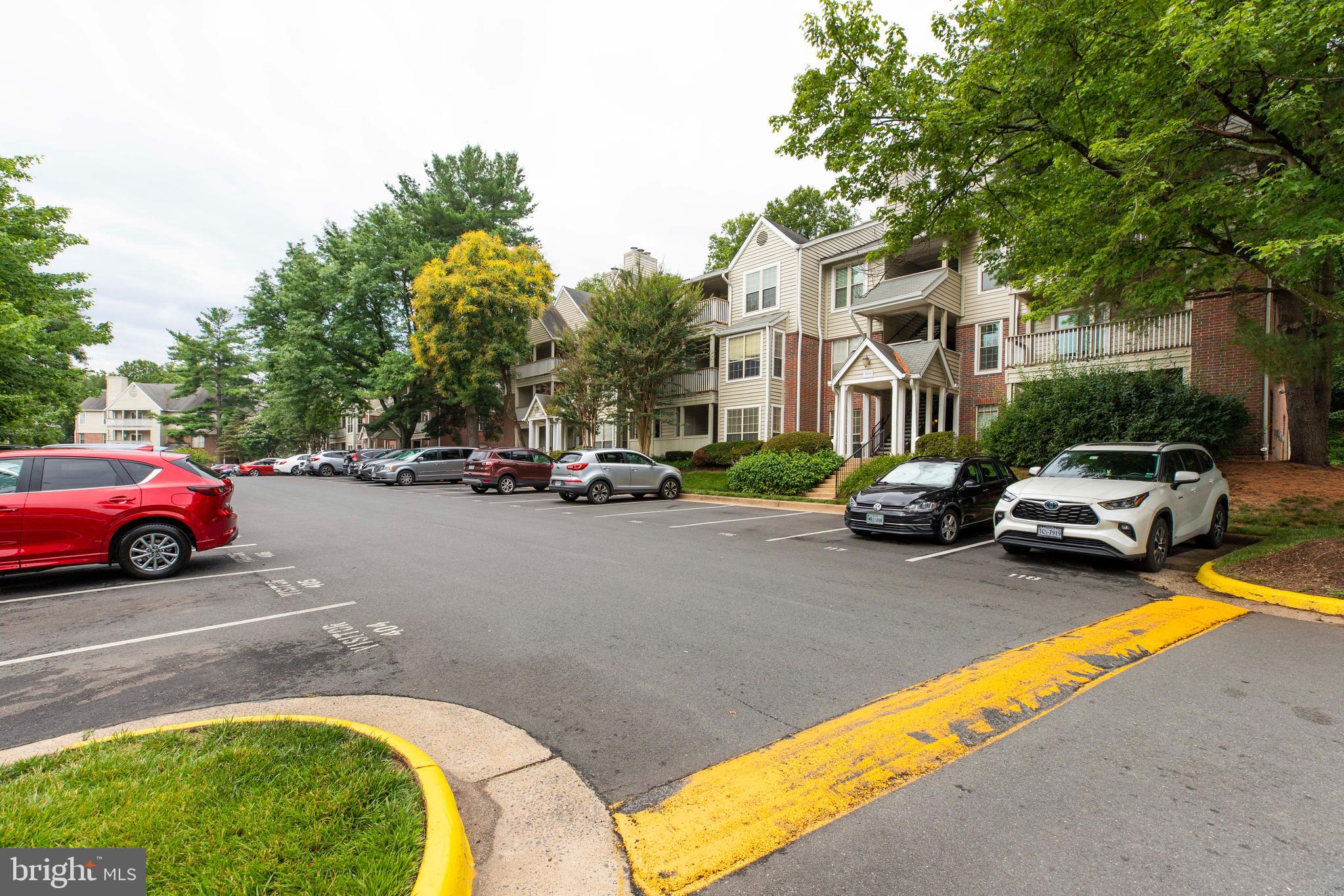 PENDERBROOK SQUARE CONDOMINIUMS - Residential