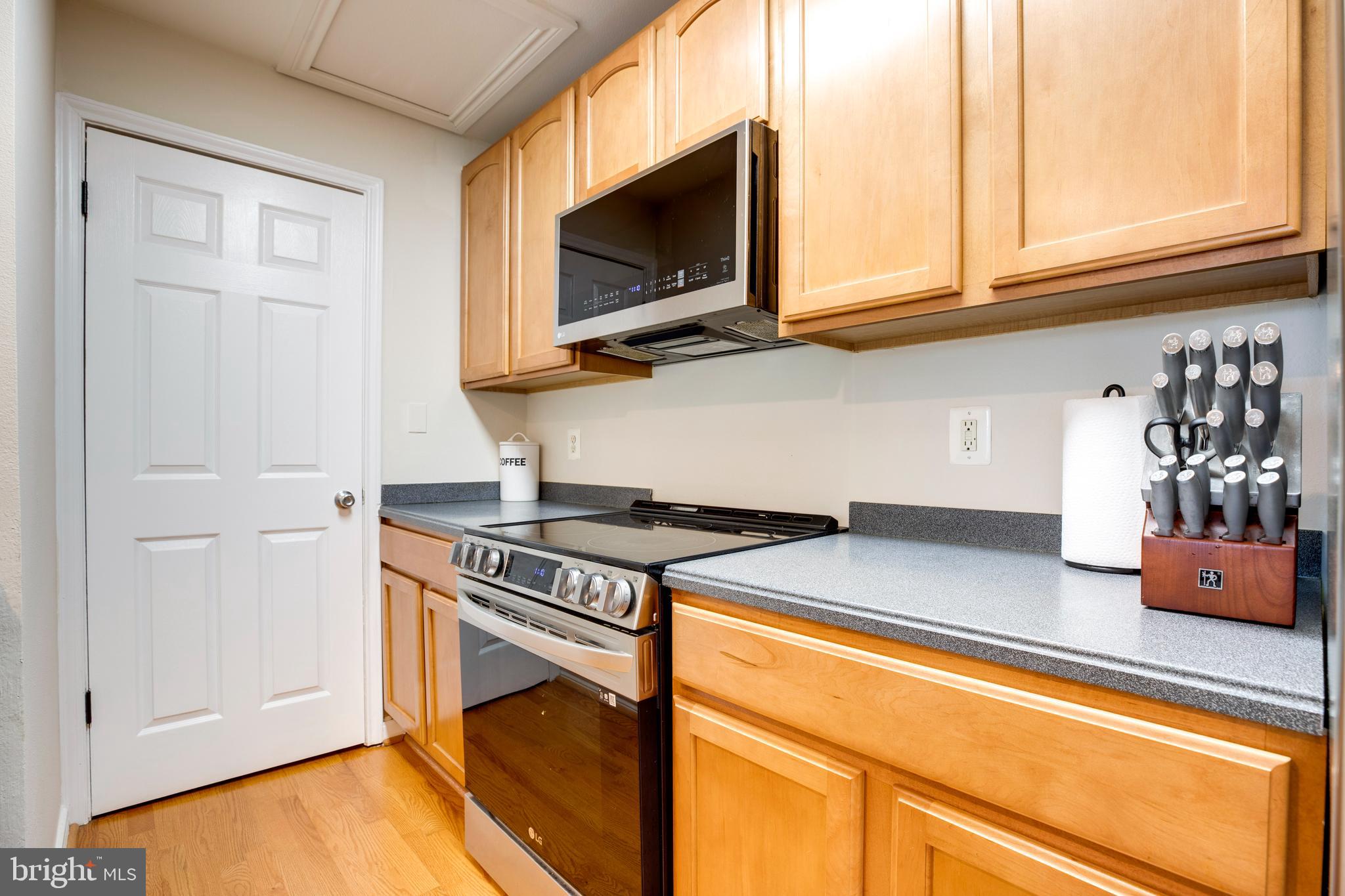 PENDERBROOK SQUARE CONDOMINIUMS - Residential