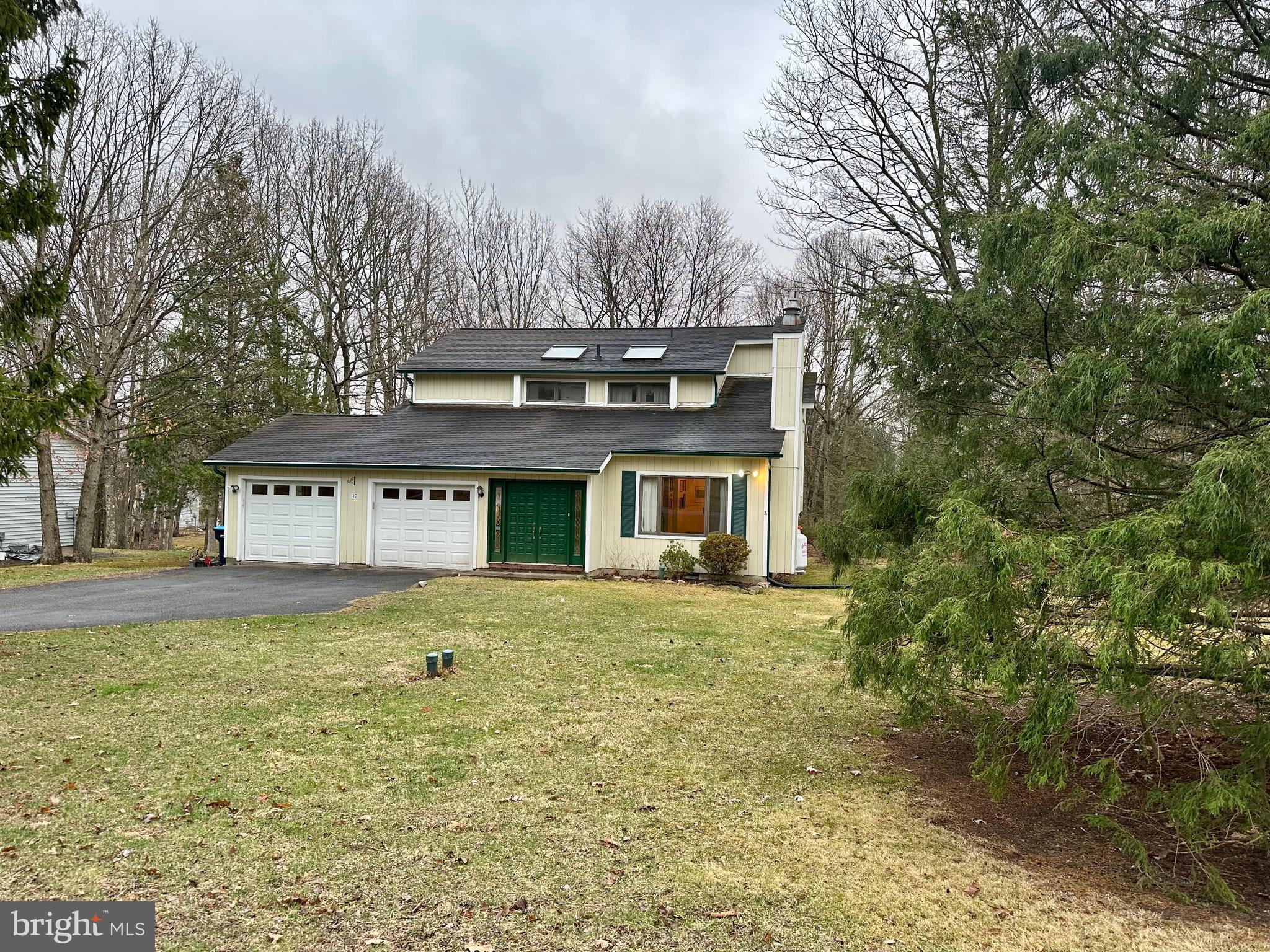 You will love coming home to this beautiful contemporary home located in the Summit Pointe Community in Mount Pocono.  Enjoy your summers on the rear deck and screened-in porch and relax by the beautiful stone fireplace and watch the snow fall in the winter.  Take a sunset walk through this quiet community and visit the lake, recreation area, community pool and clubhouse.  All this is located in walking distance to shopping and easy access to major highways but offering the peaceful seclusion you are looking for.  The front living room has vaulted ceiling, a floor to ceiling stone fireplace with handy gas insert.  The first floor also features a large kitchen with breakfast room area, a dining room and glass pocket doors lead to the family room. Upstairs there are 3 bedroom and one has a bonus room which makes a great office or play room. The primary suite has 2 walk-in closets and leads to the multi room jack and jill bath with jetted spa tub and skylights. Please note: Mount Pocono Borough does NOT allow short term rentals  Make your appointment to see this fantastic home today.