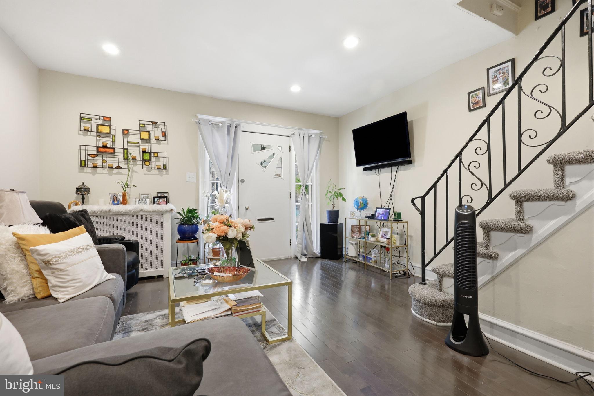 WEST OAK LANE - Residential