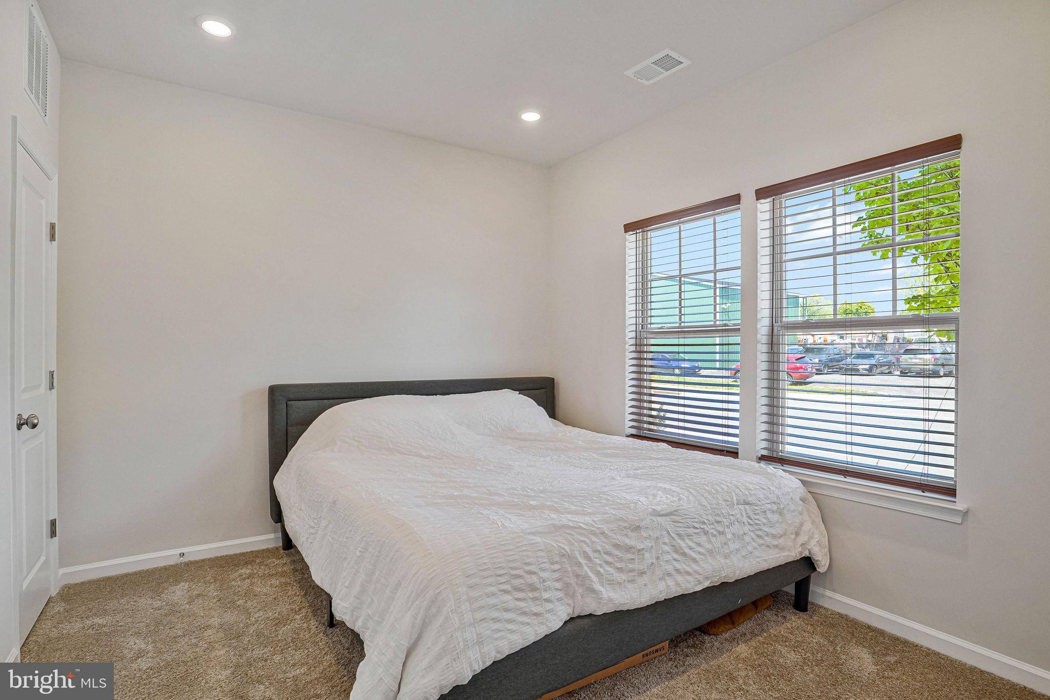 JEFFERSON SQUARE - Residential
