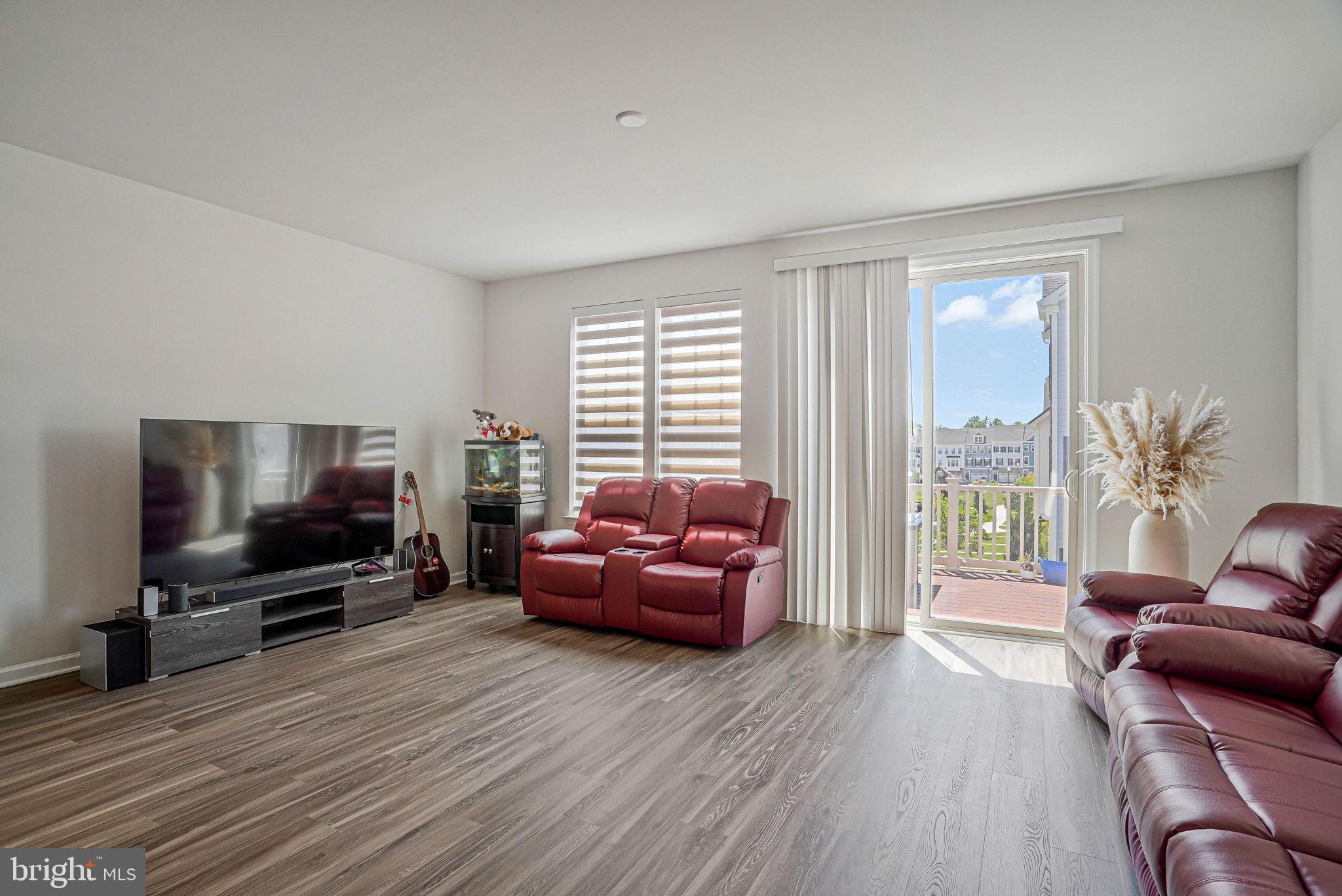 JEFFERSON SQUARE - Residential