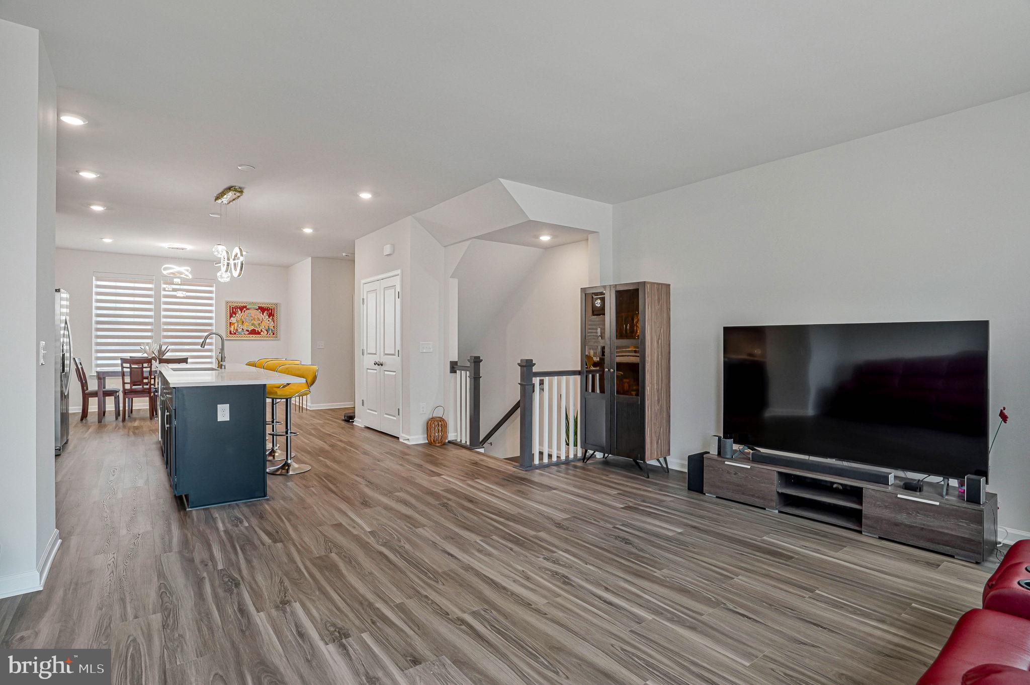 JEFFERSON SQUARE - Residential
