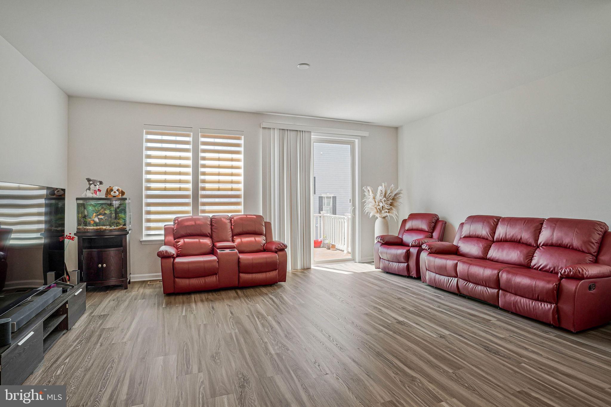 JEFFERSON SQUARE - Residential