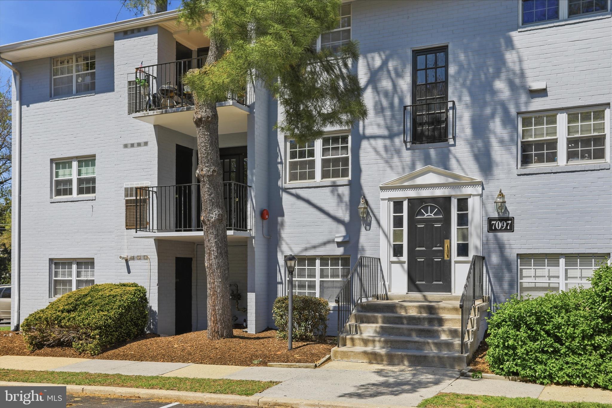 Don't miss this meticulously updated 1 bedroom, 1 bath condo unit with over 800 sq ft. Walk in to discover a modern kitchen which includes stainless steel appliances, gas stove, granite countertops and lots of cabinetry, opens to a separate light-filled dining area. The large living room is the centerpiece of the unit with double doors that open to your private balcony. Plush carpeting in living room and bedroom. Recess lighting throughout. The bedroom features large closets and lots of light, the full bathroom has a tub and shower with glass doors. This location can't be beat as there are multiple shopping, dining and entertainment spots within just a few miles, including Springfield Town Center. Great for any commute in the DC area -- Nearby Routes I-95/I-495/I-395, Franconia Springfield Pkwy and Fairfax County Pkwy plus not too far from either Metro or VRE. Make this property your home today!
