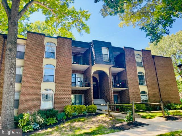 Great location! Condo fee covers all utilities! Nicely maintained unit offers two bedroom and one full and one half bathroom. A huge living space with the separate dining area. Walk to NOVA hospital. close to the I 495, 50 and I-66. It is a great opportunity to live in or investment.