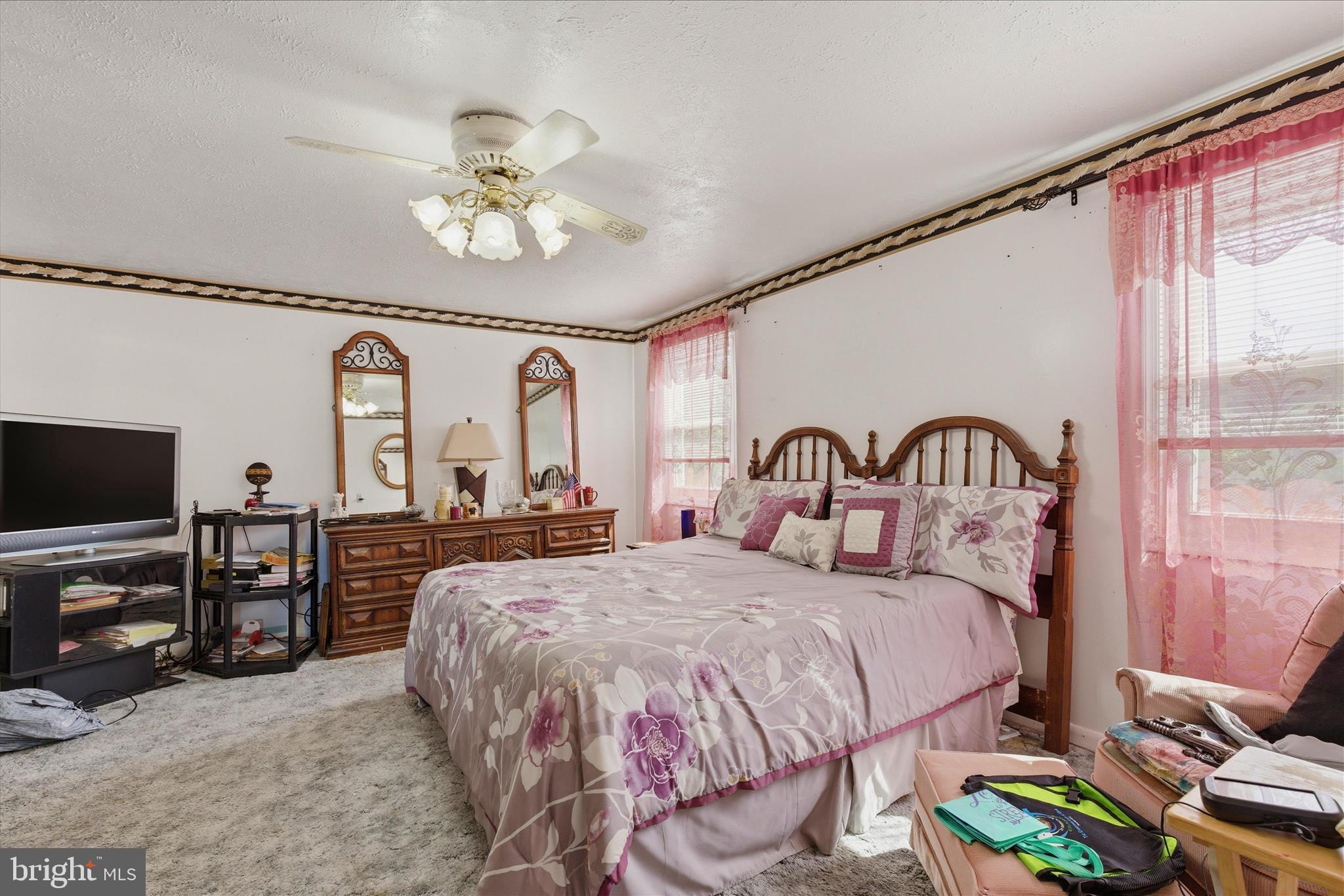 FAIRFIELD KNOLLS - Residential
