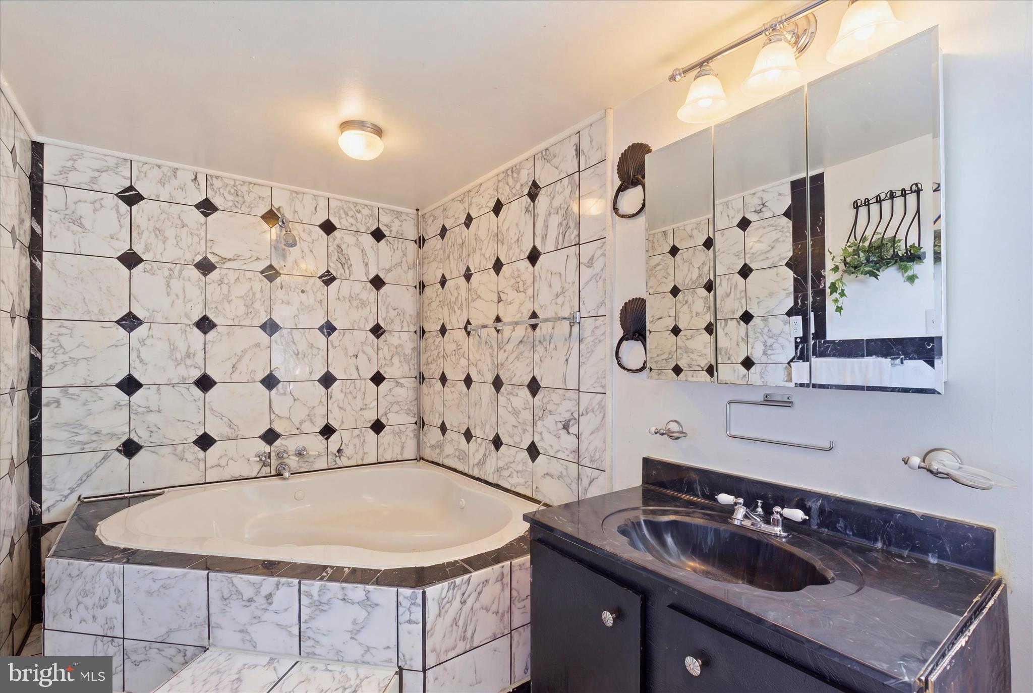FAIRFIELD KNOLLS - Residential