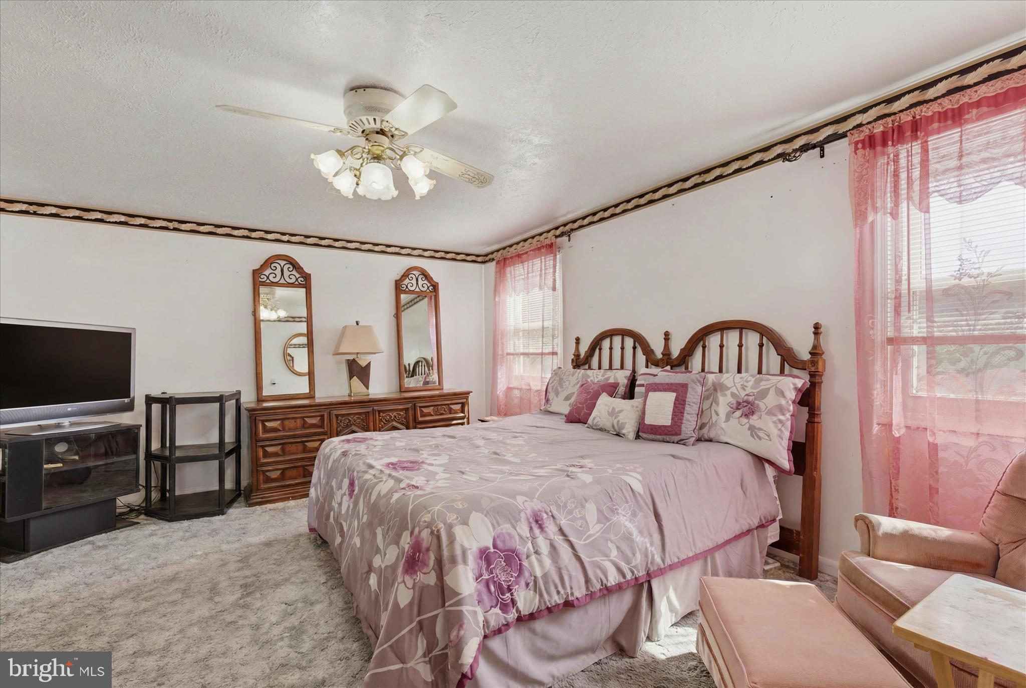 FAIRFIELD KNOLLS - Residential