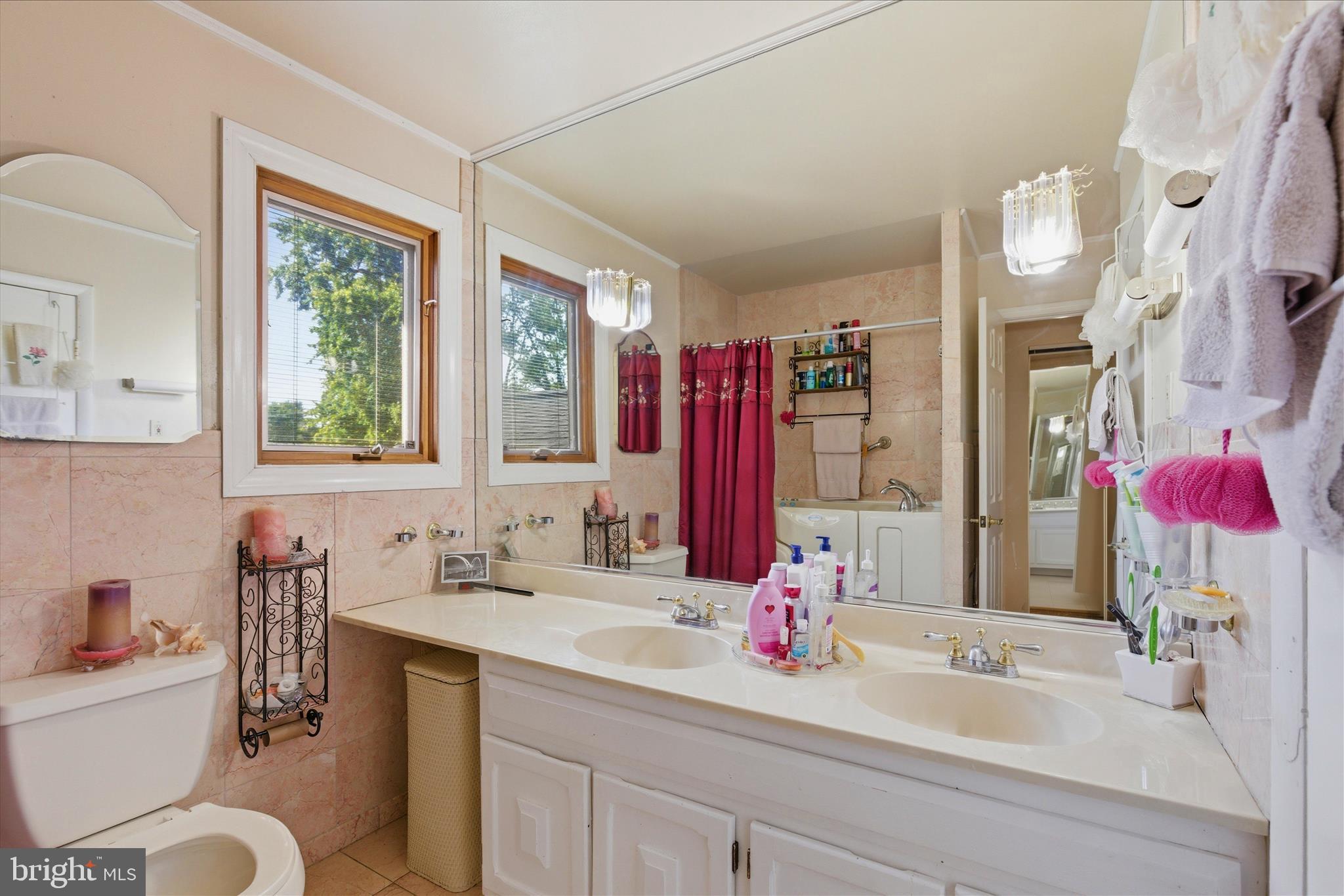 FAIRFIELD KNOLLS - Residential