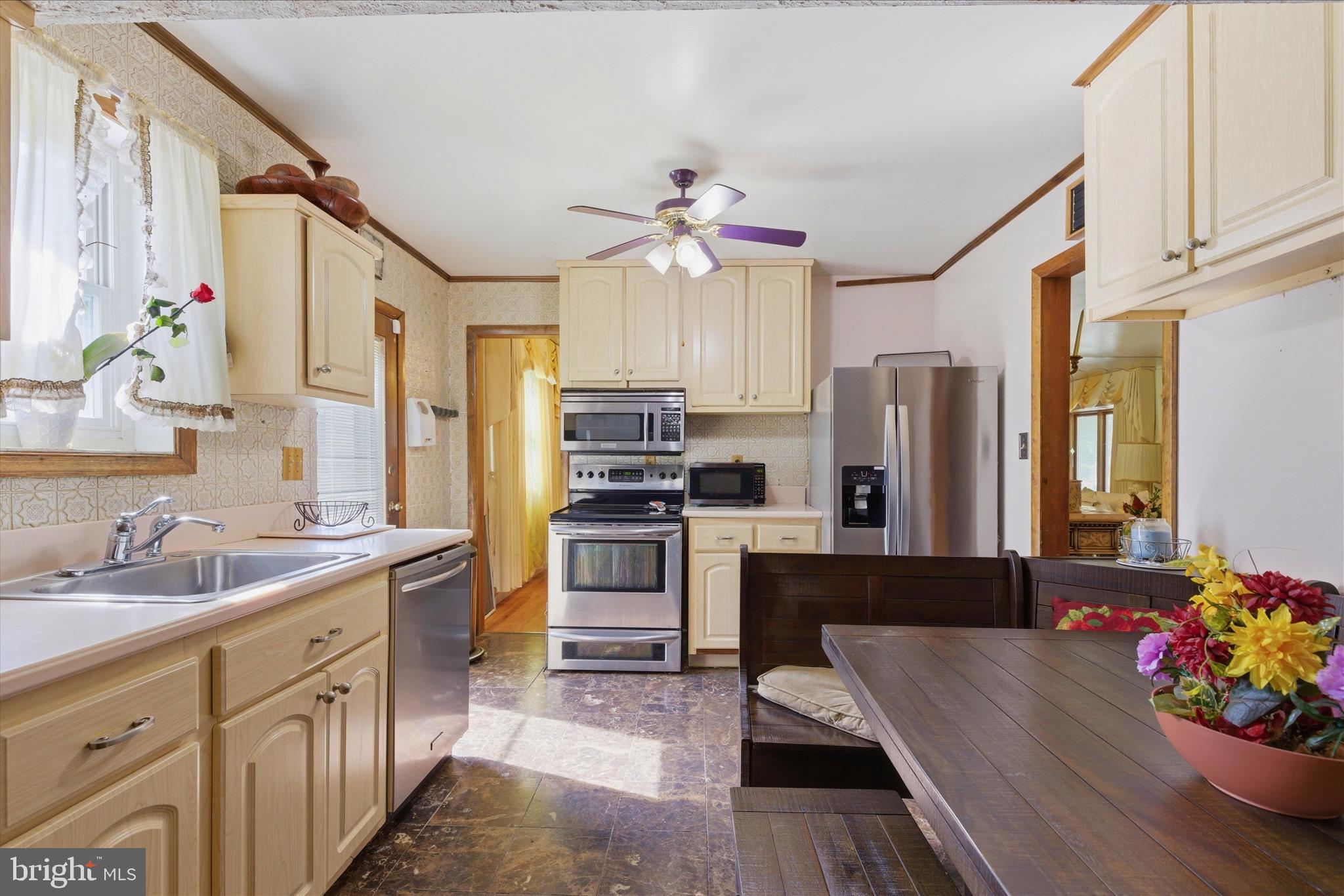 FAIRFIELD KNOLLS - Residential