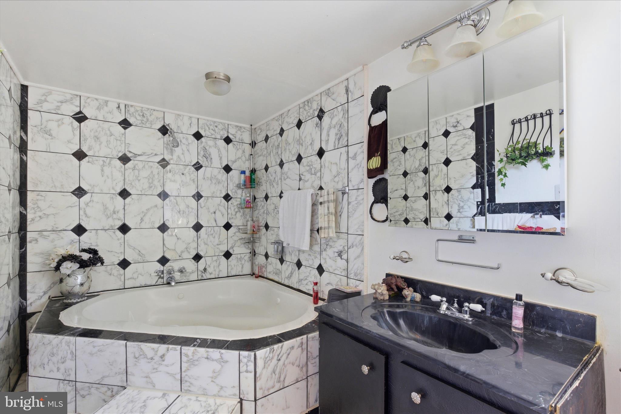 FAIRFIELD KNOLLS - Residential