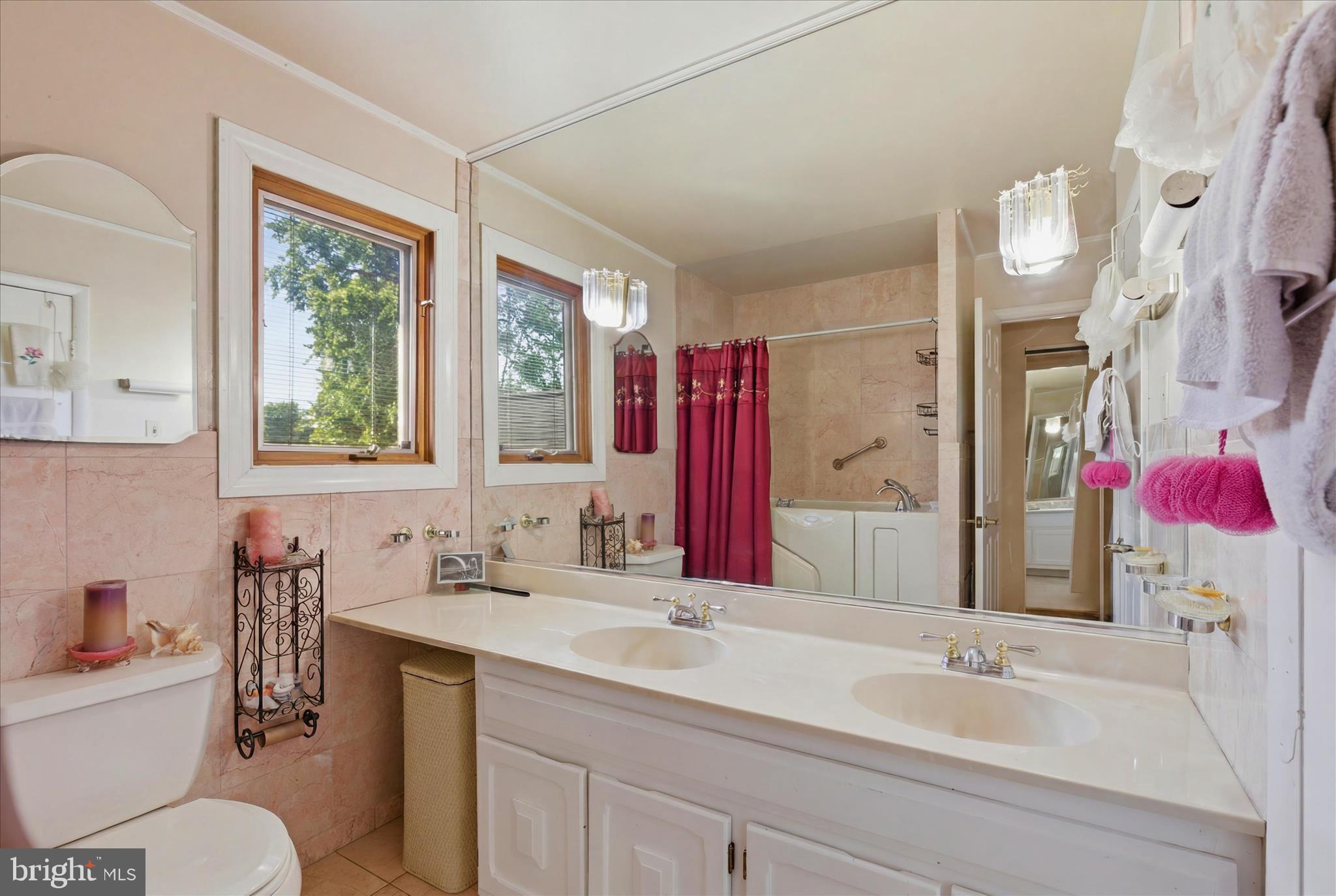 FAIRFIELD KNOLLS - Residential