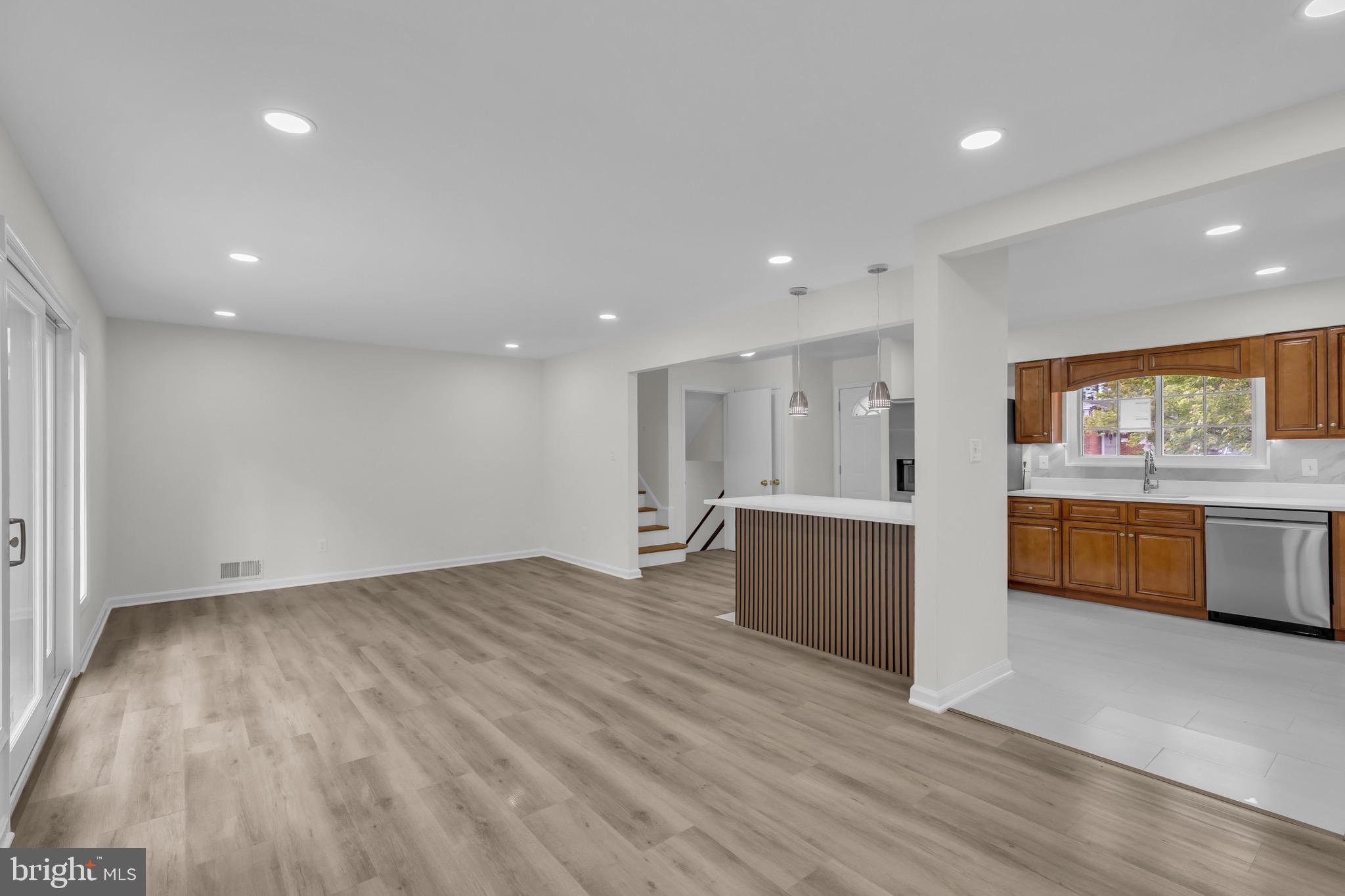 LYNBROOK - Residential