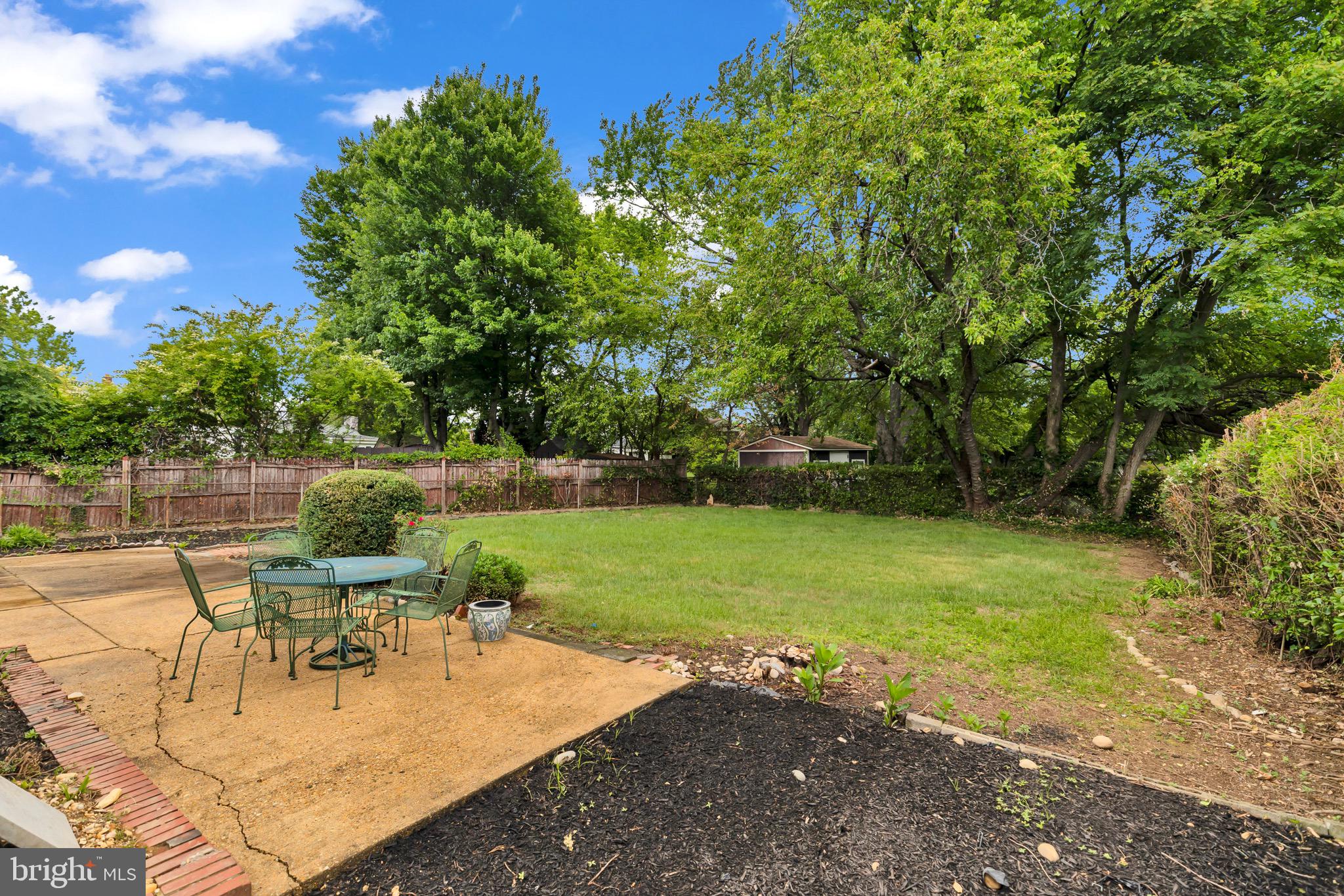 LYNBROOK - Residential