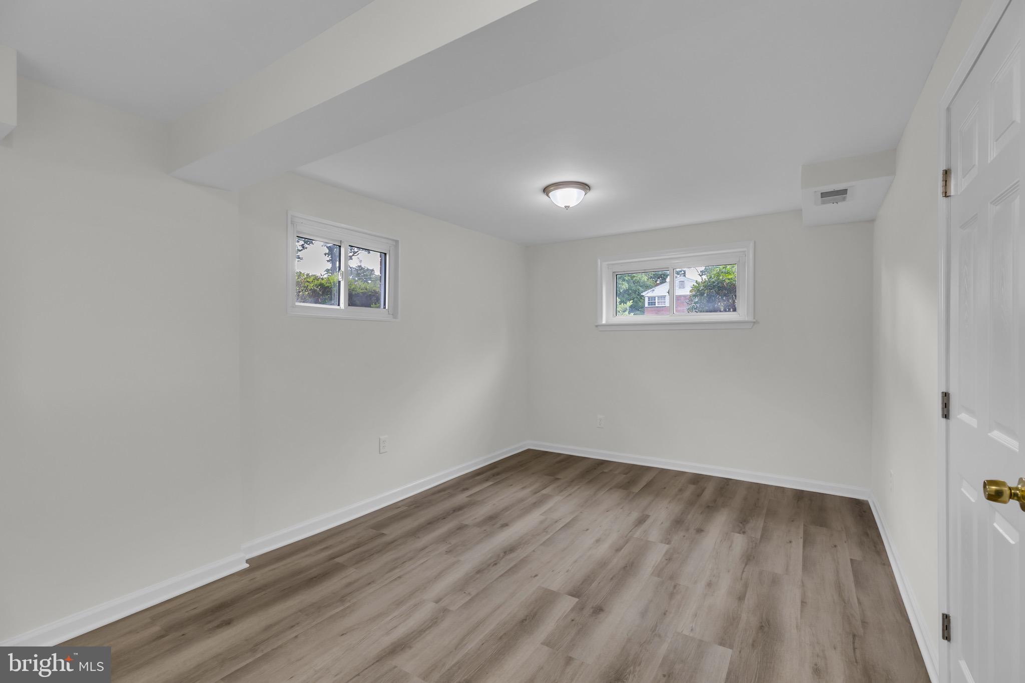 LYNBROOK - Residential