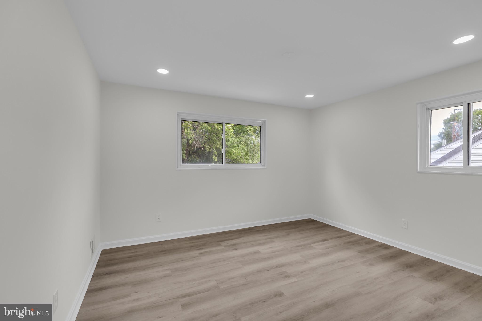 LYNBROOK - Residential